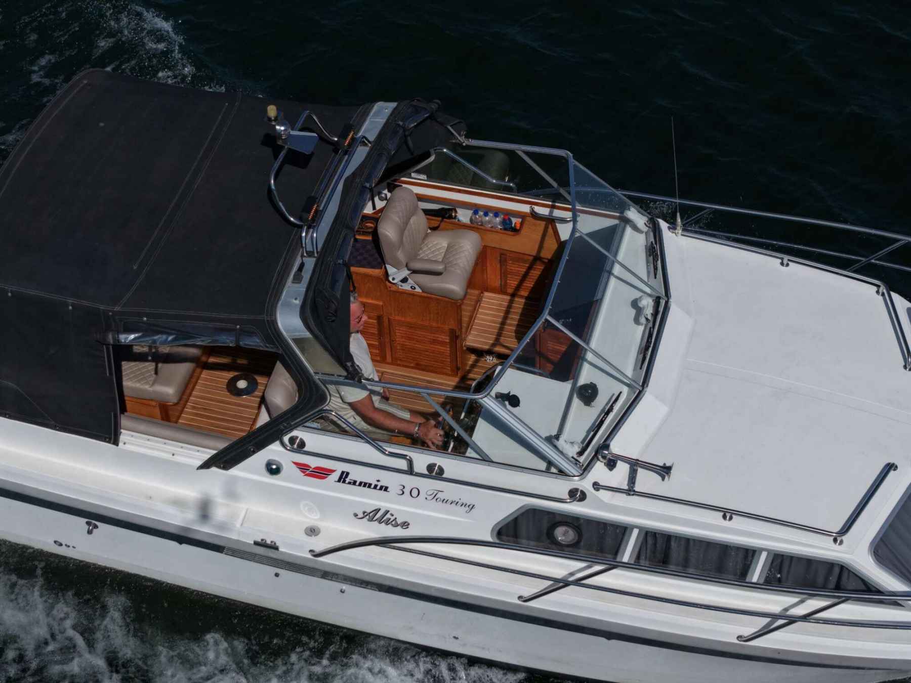 Motorboot Ramin 30 Touring Spiegeldeur