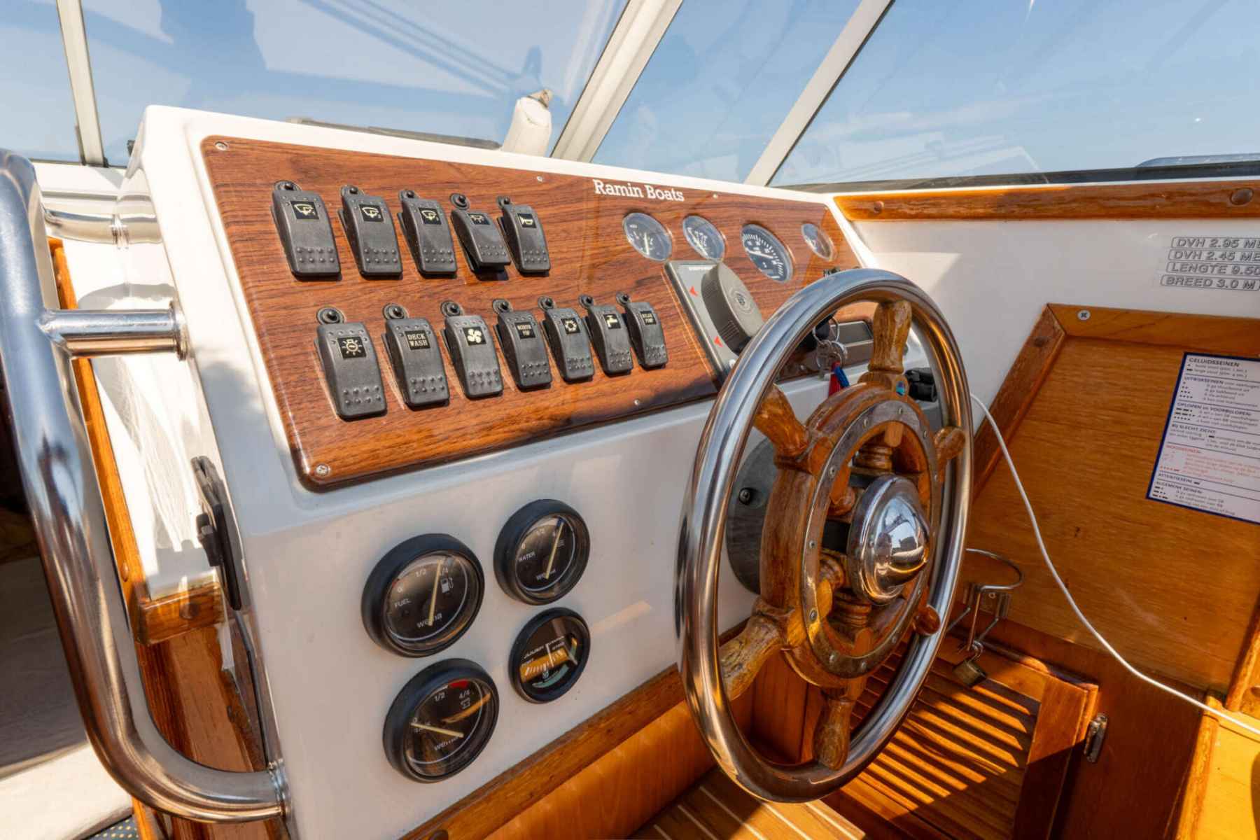 Motorboot Ramin 30 Touring Spiegeldeur