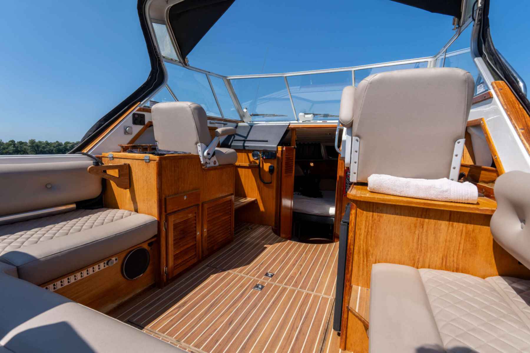 Motorboot Ramin 30 Touring Spiegeldeur