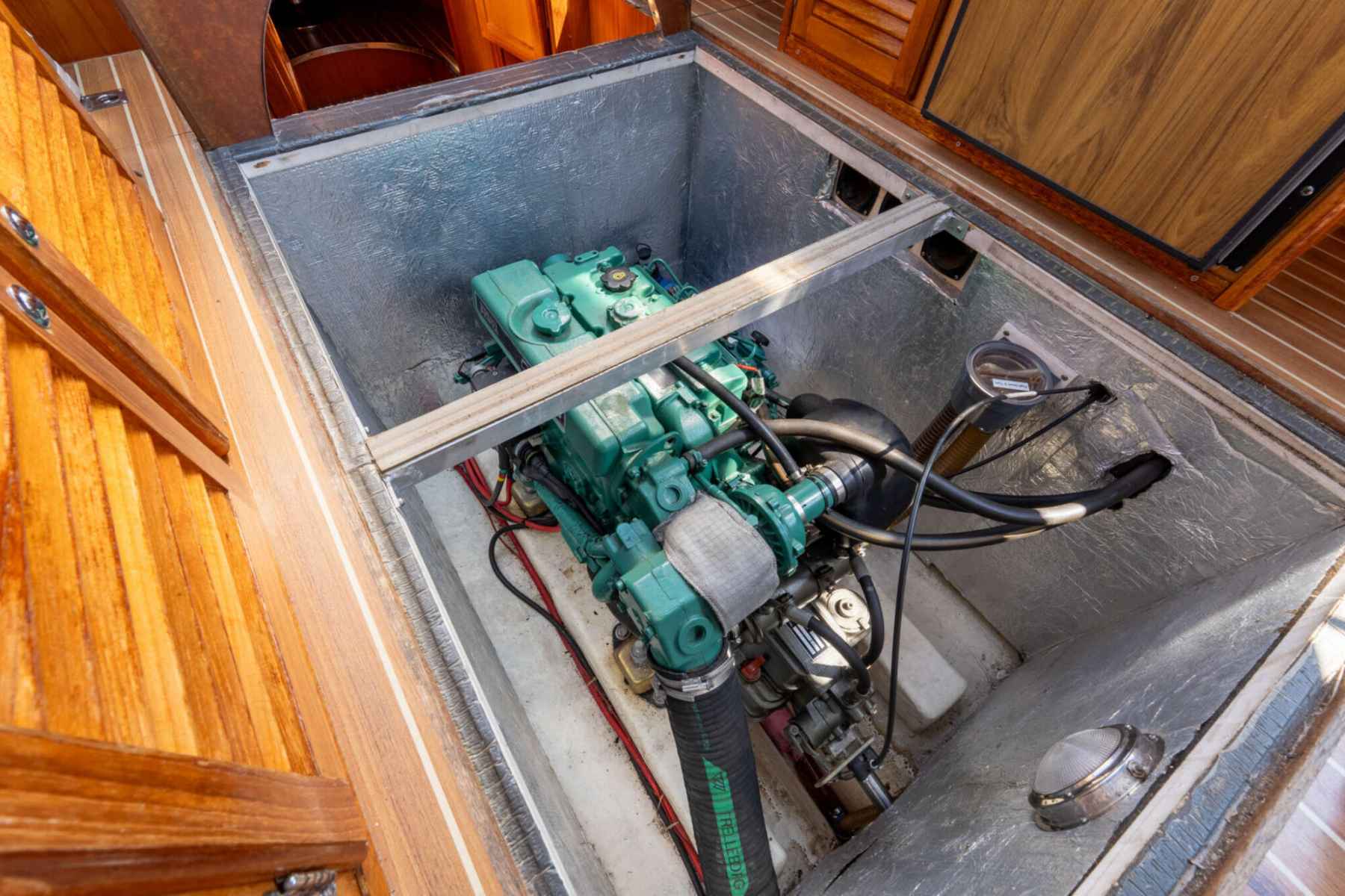Motorboot Ramin 30 Touring Spiegeldeur