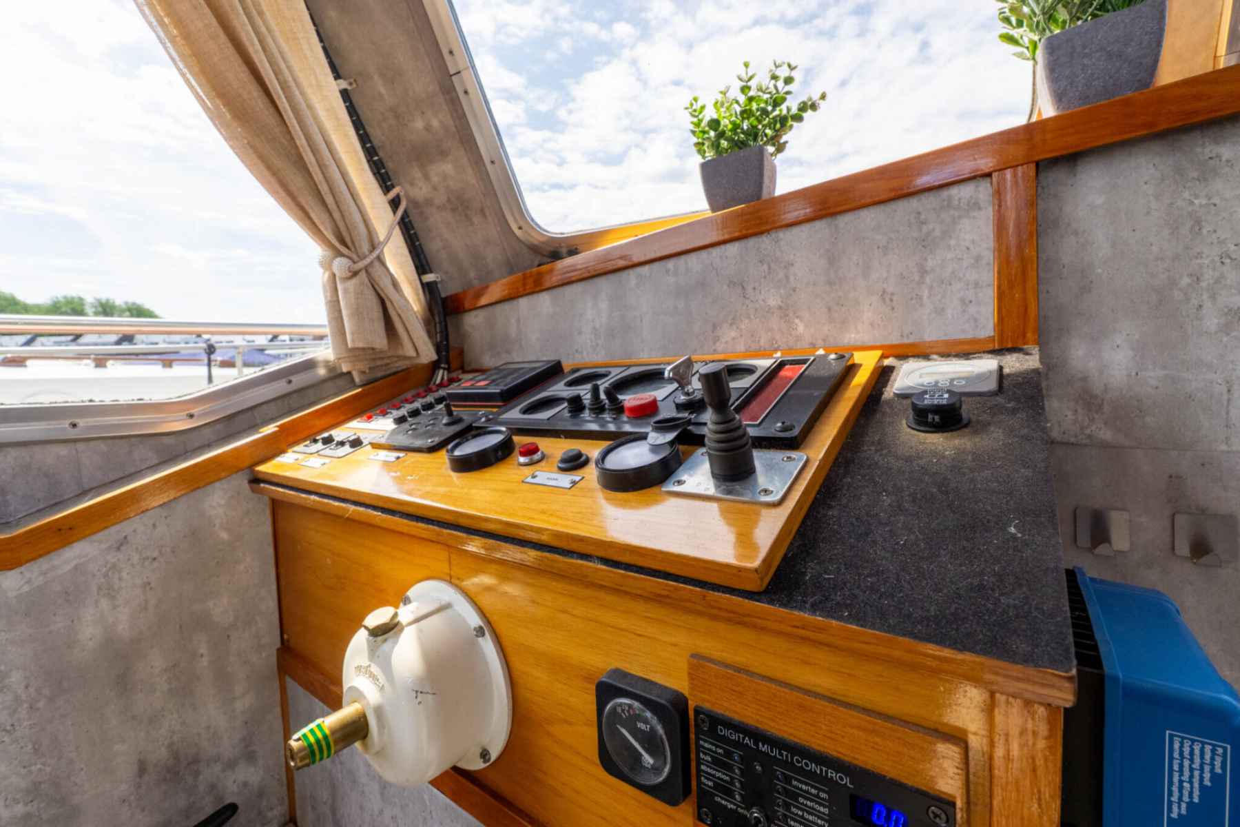Motorboot Monty Bank Kotter 38 AK Cabrio