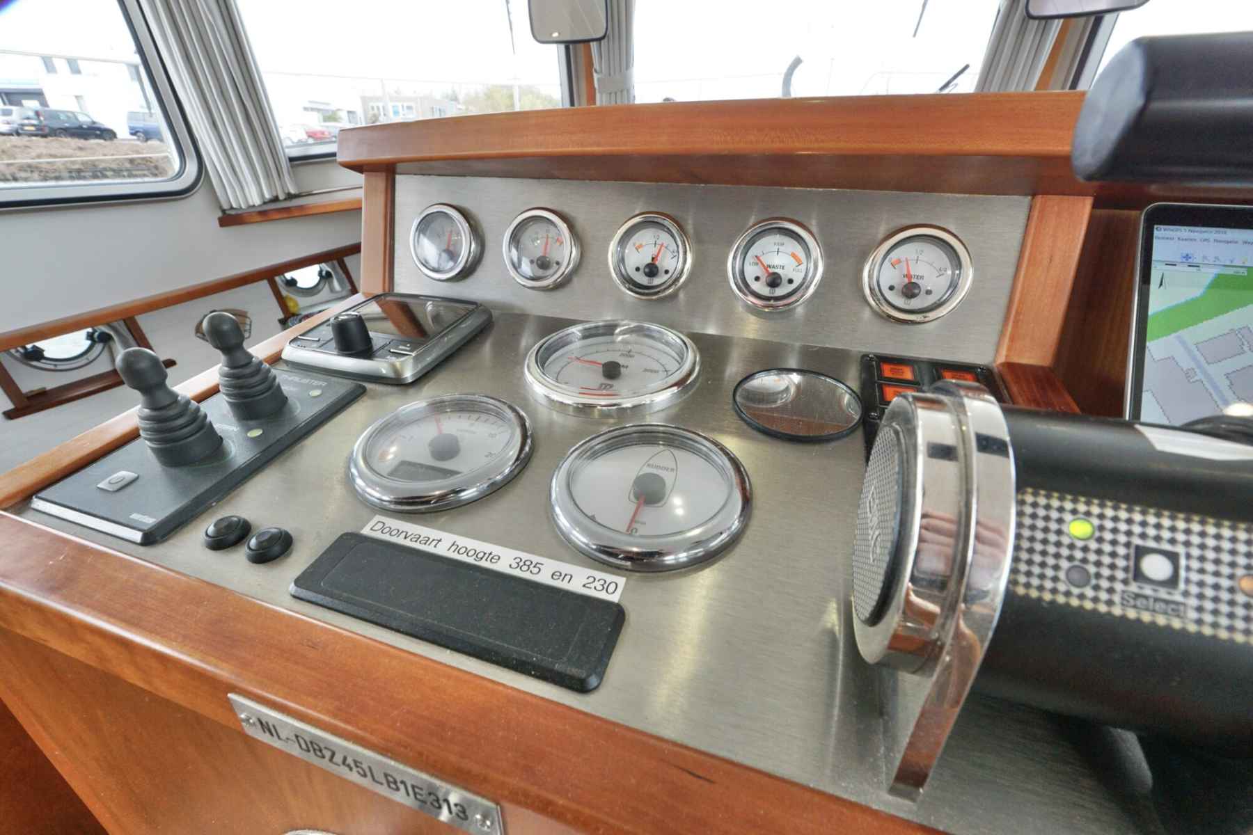 Motorboot Serious Yachts Gently Low Bridge 45 Sedan