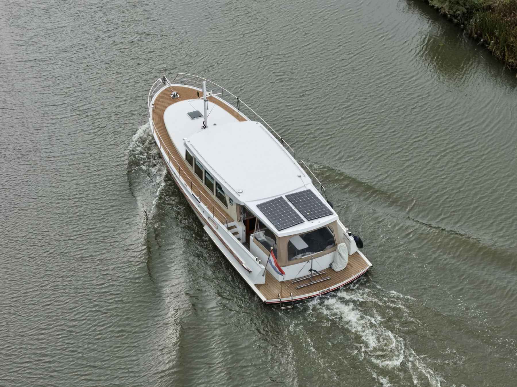 Motorboot Serious Yachts Gently Low Bridge 45 Sedan