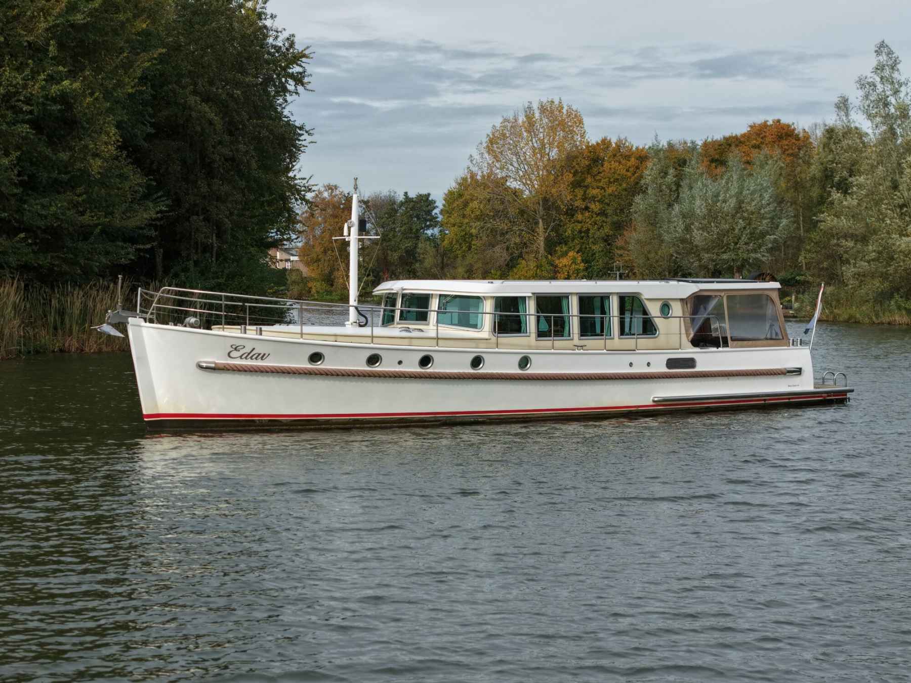 Motorboot Serious Yachts Gently Low Bridge 45 Sedan