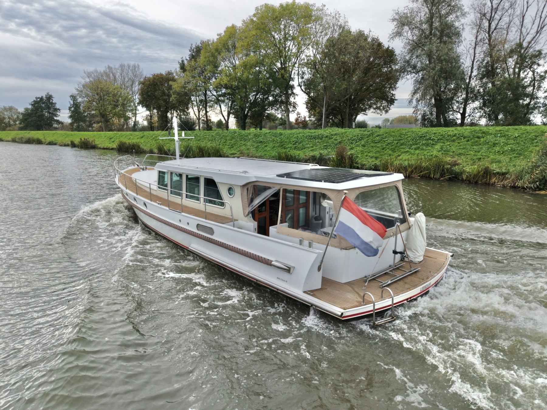 Motorboot Serious Yachts Gently Low Bridge 45 Sedan