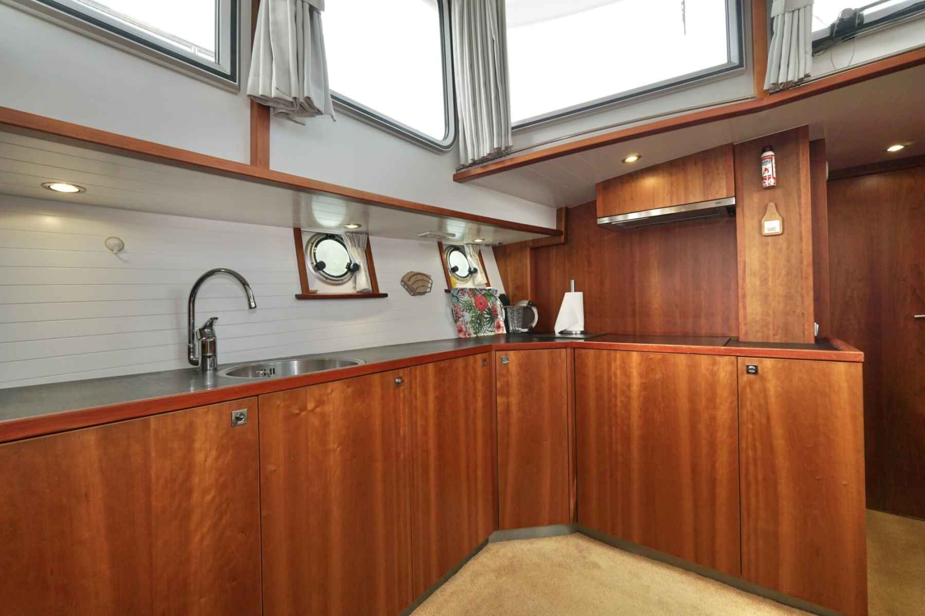 Motorboot Serious Yachts Gently Low Bridge 45 Sedan