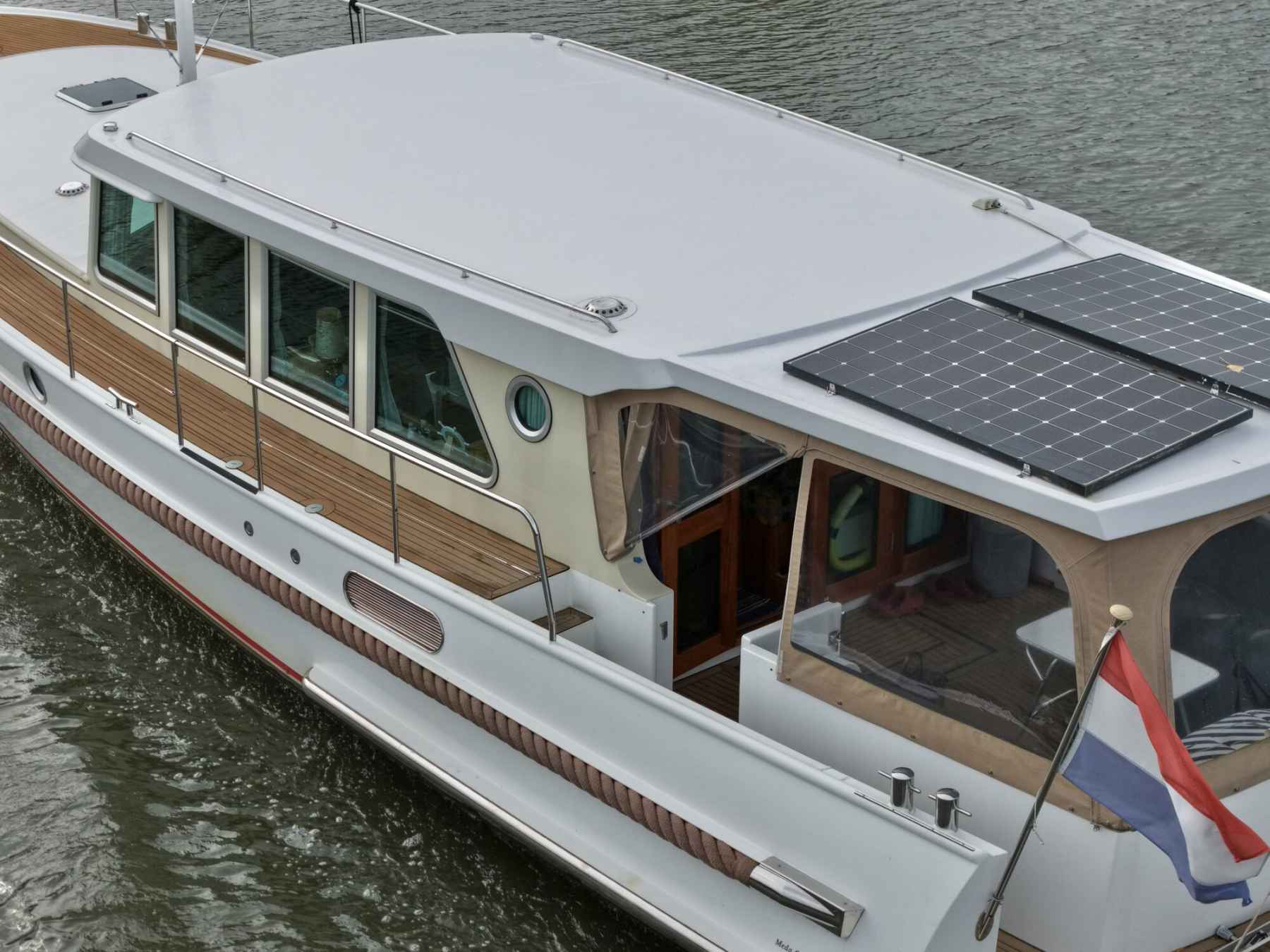 Motorboot Serious Yachts Gently Low Bridge 45 Sedan