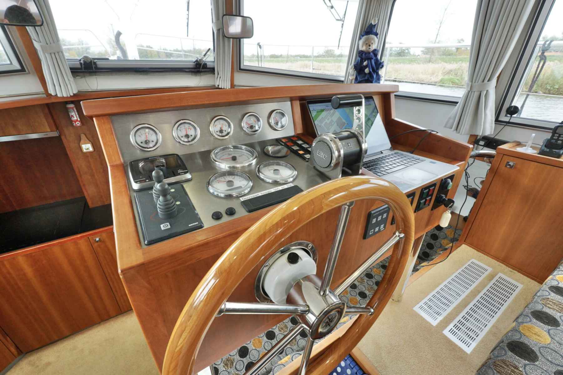 Motorboot Serious Yachts Gently Low Bridge 45 Sedan