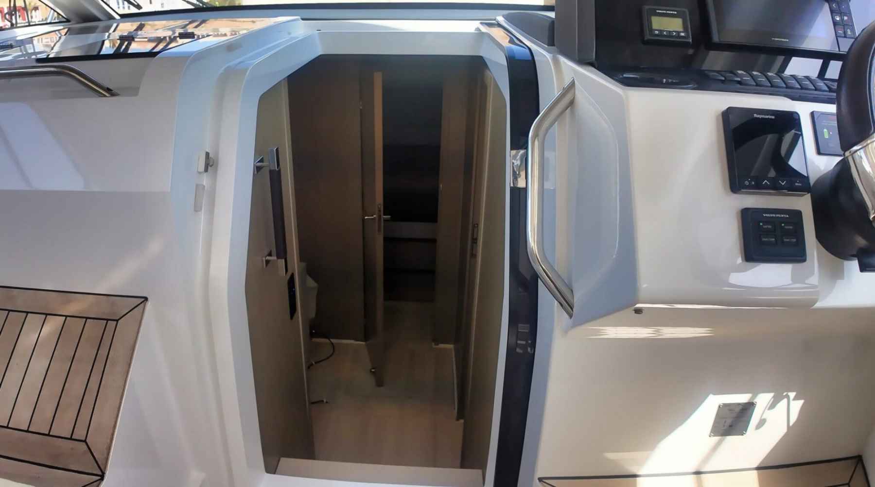 Motorboot Sealine S335