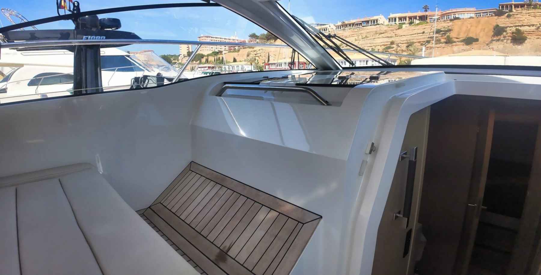 Motorboot Sealine S335