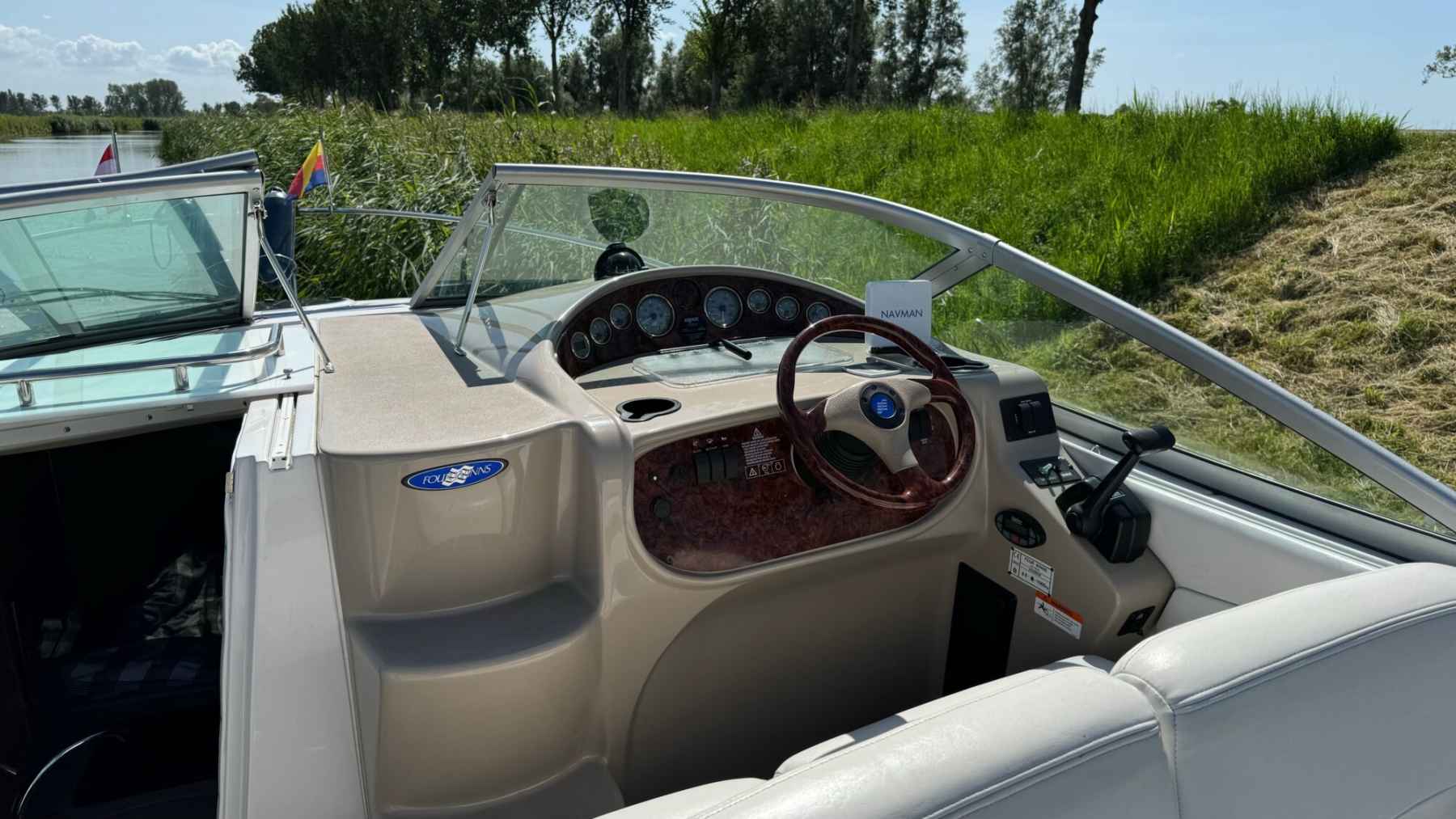 Motorboot Four Winns 248 Vista