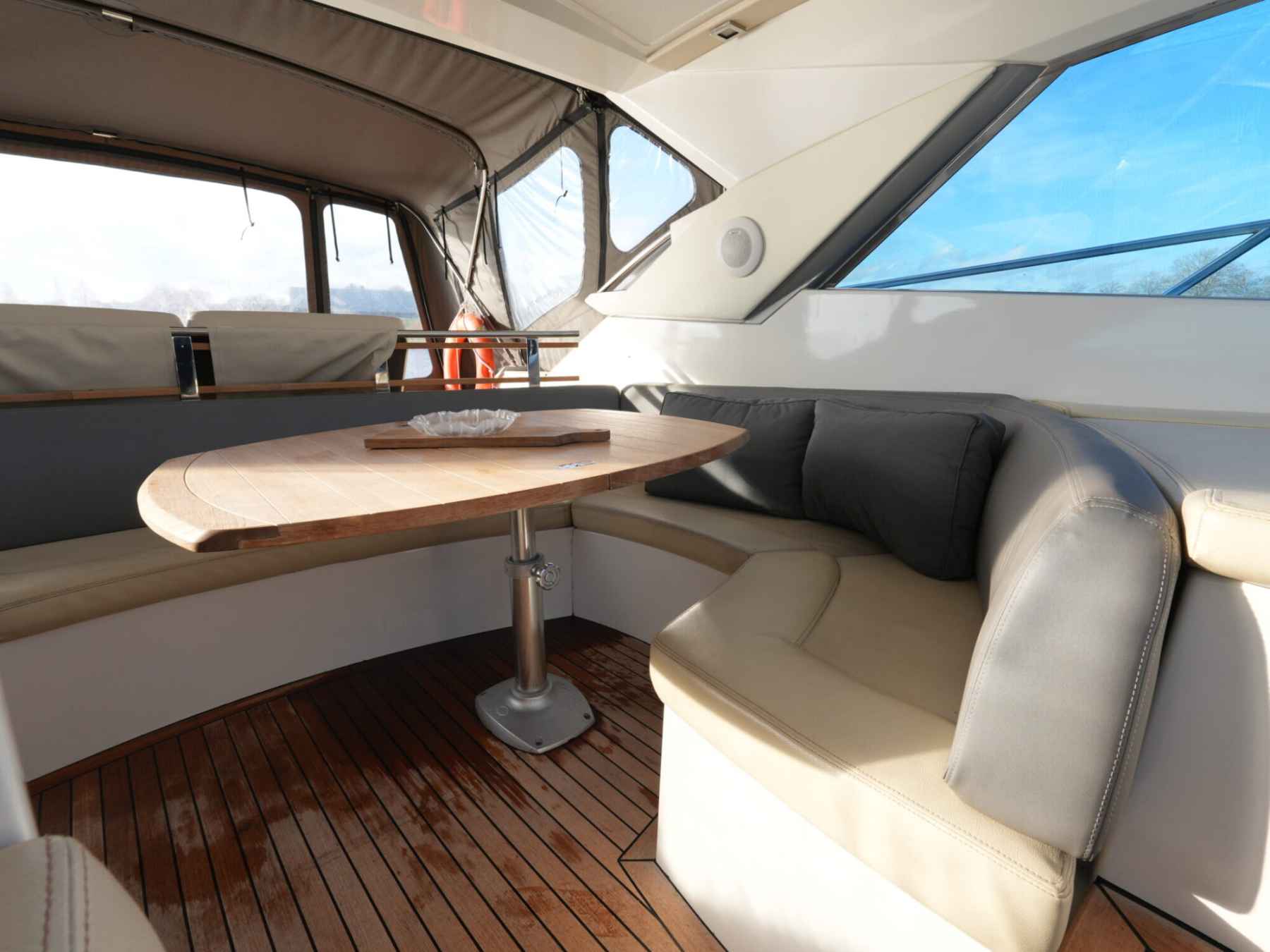 Motorboot Sessa C46 HT IPS