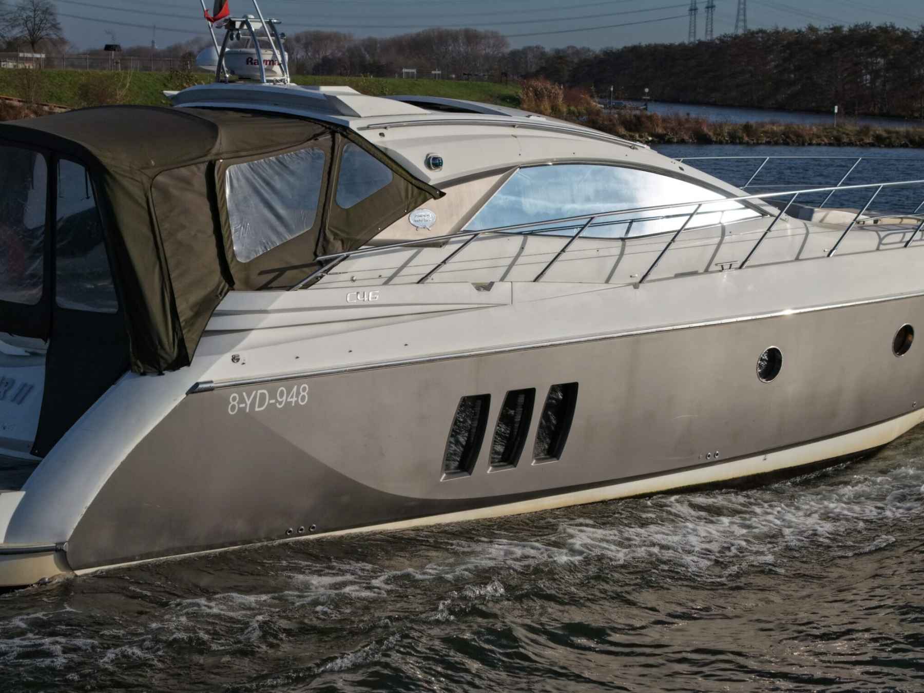 Motorboot Sessa C46 HT IPS