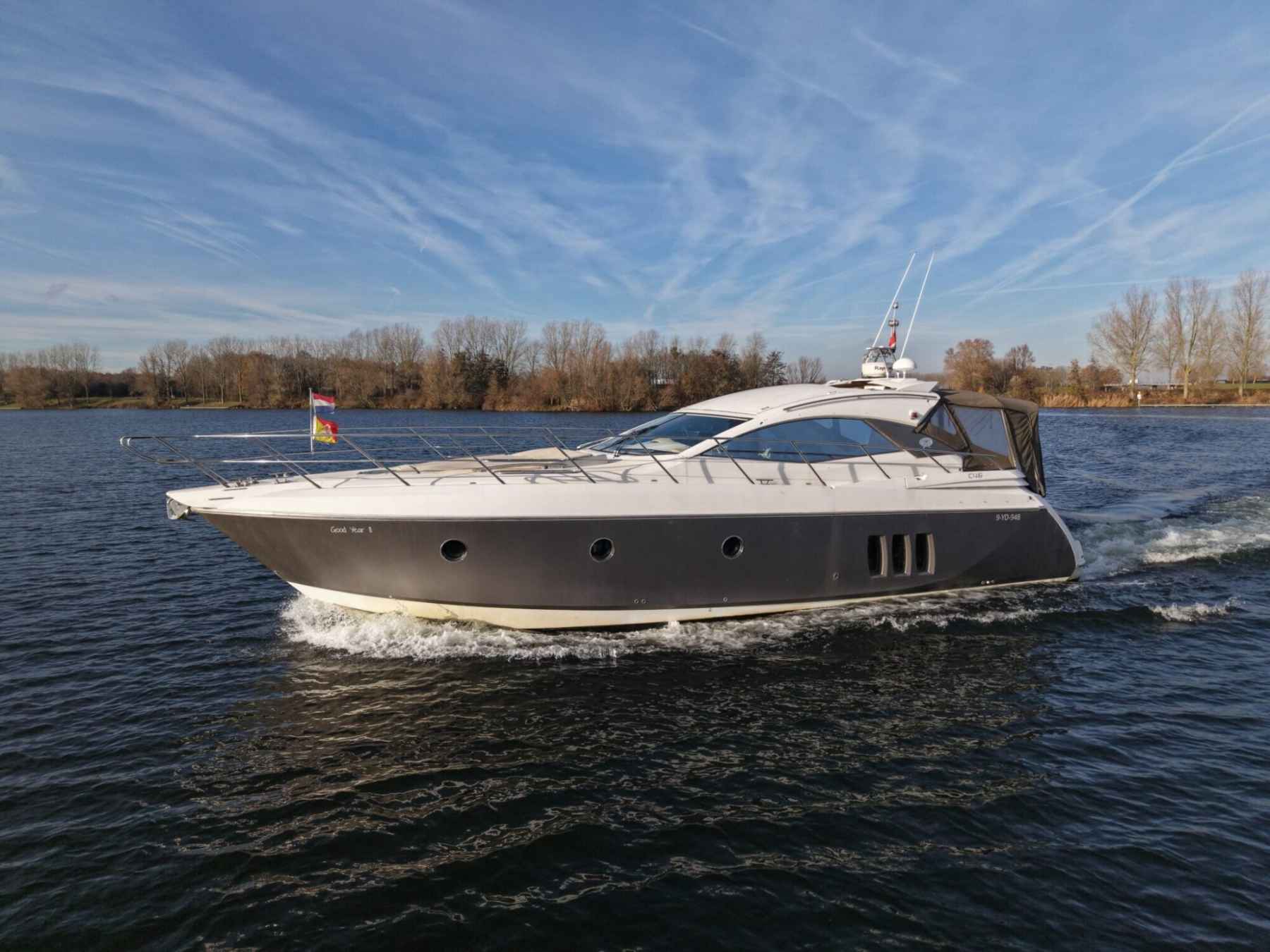 Motorboot Sessa C46 HT IPS