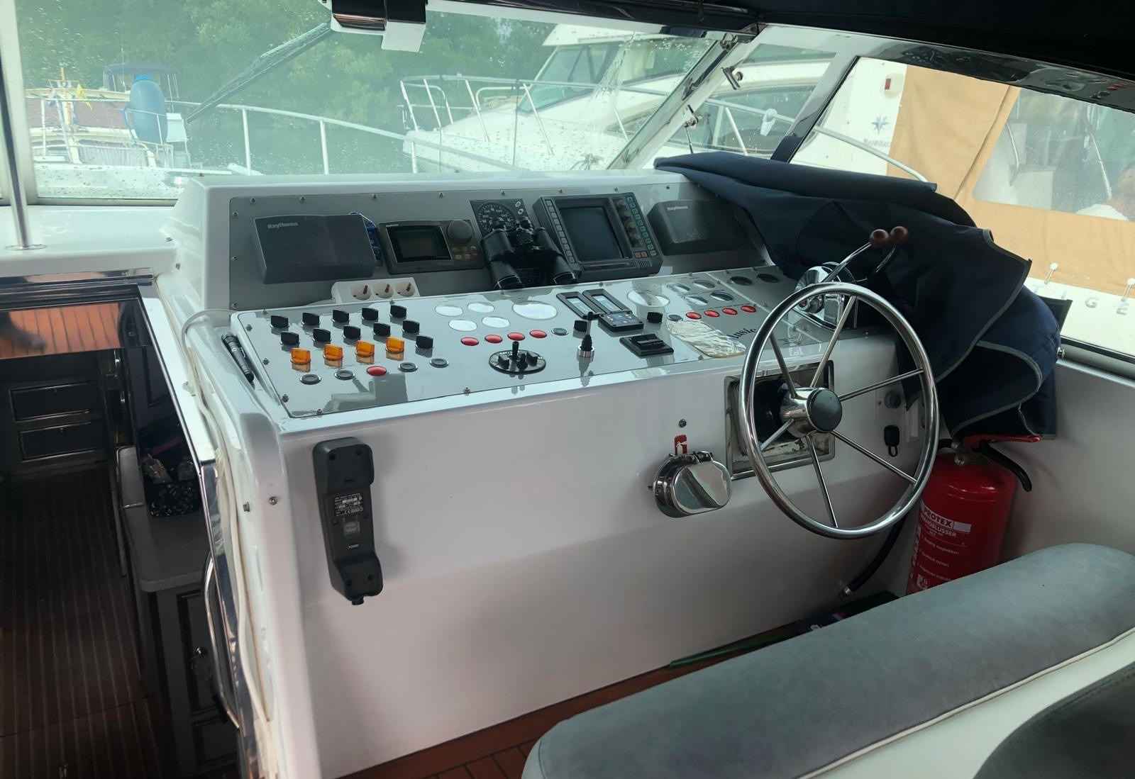 Motorboot Sea Ray 400 Express Cruiser