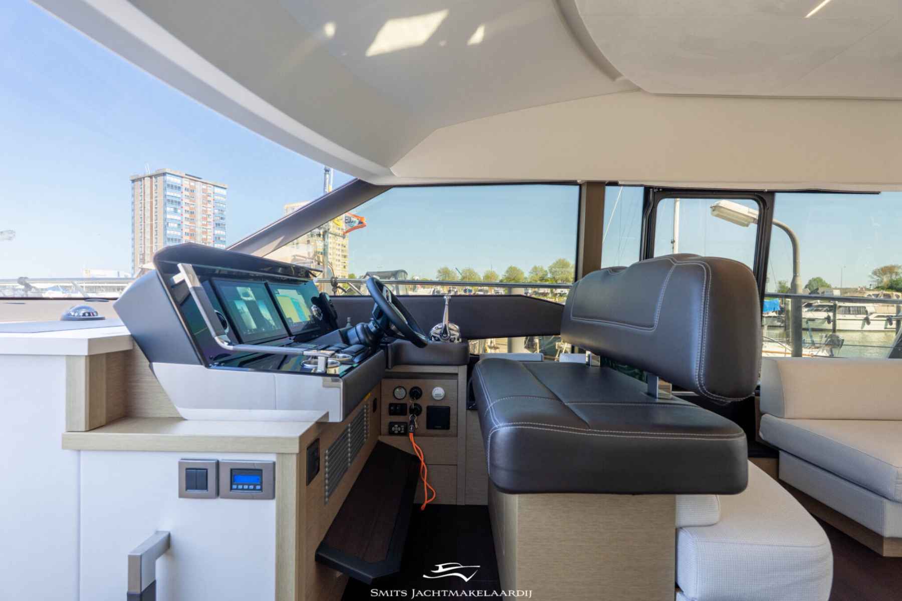 Motorboot Prestige 590 Flybridge