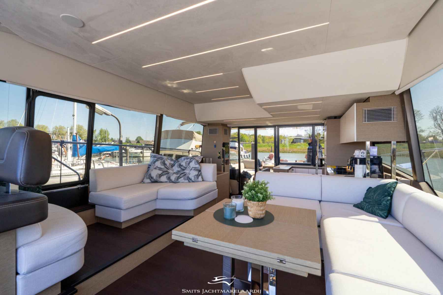 Motorboot Prestige 590 Flybridge