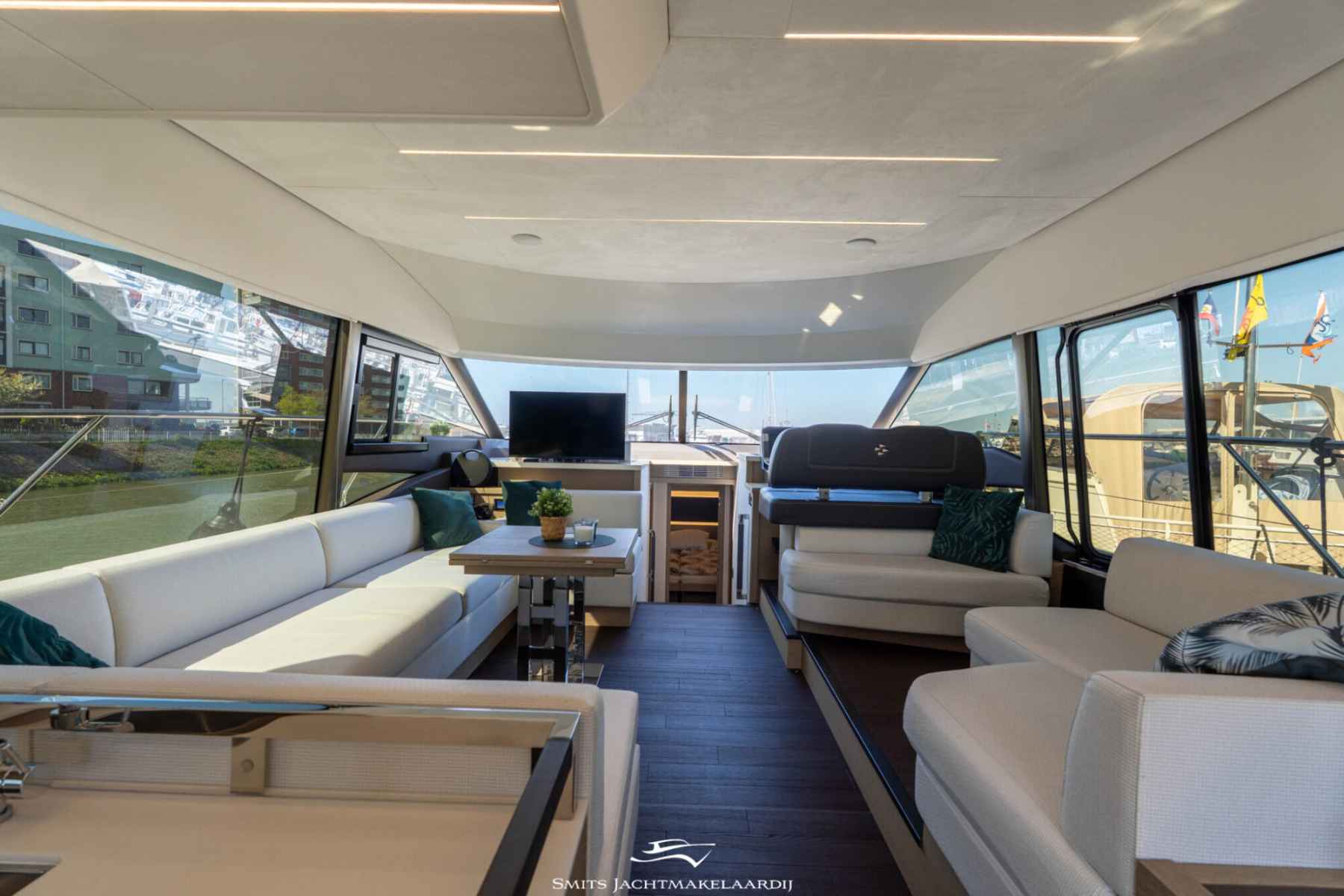 Motorboot Prestige 590 Flybridge