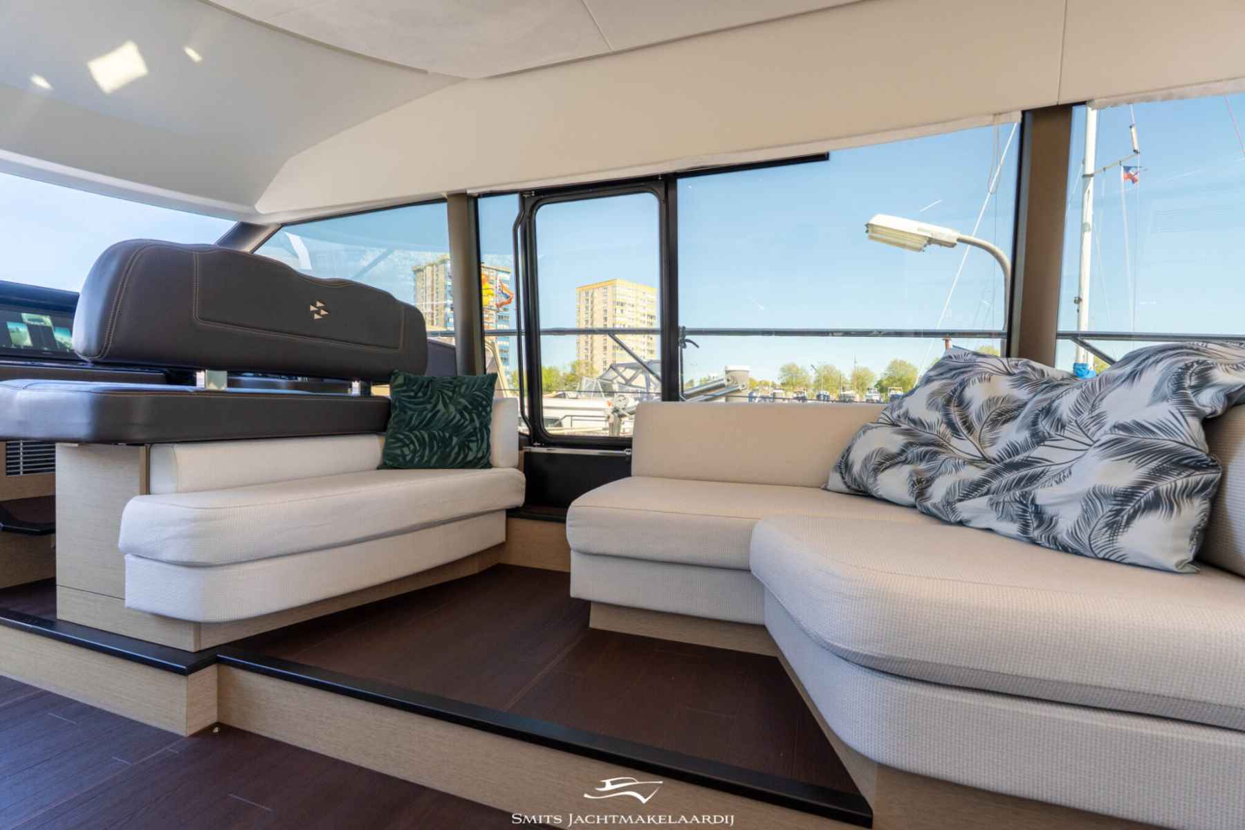 Motorboot Prestige 590 Flybridge