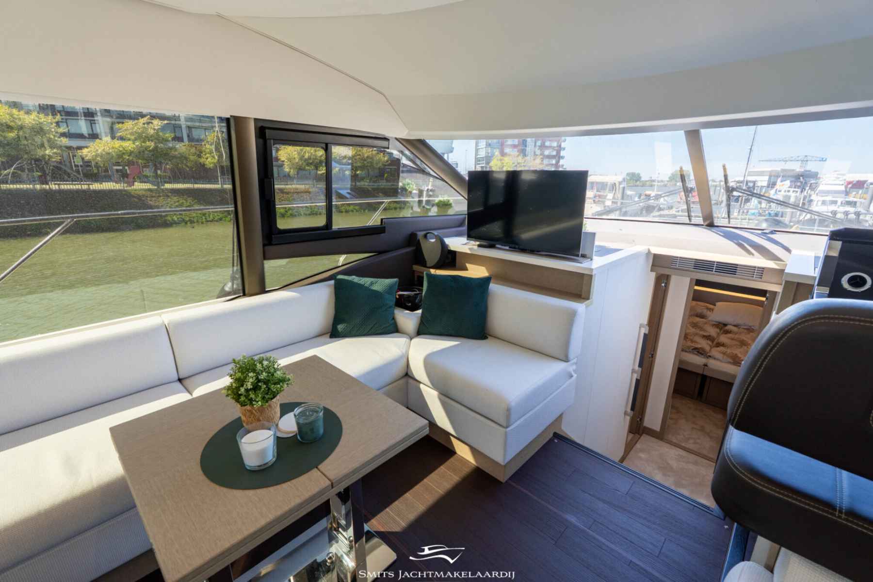 Motorboot Prestige 590 Flybridge