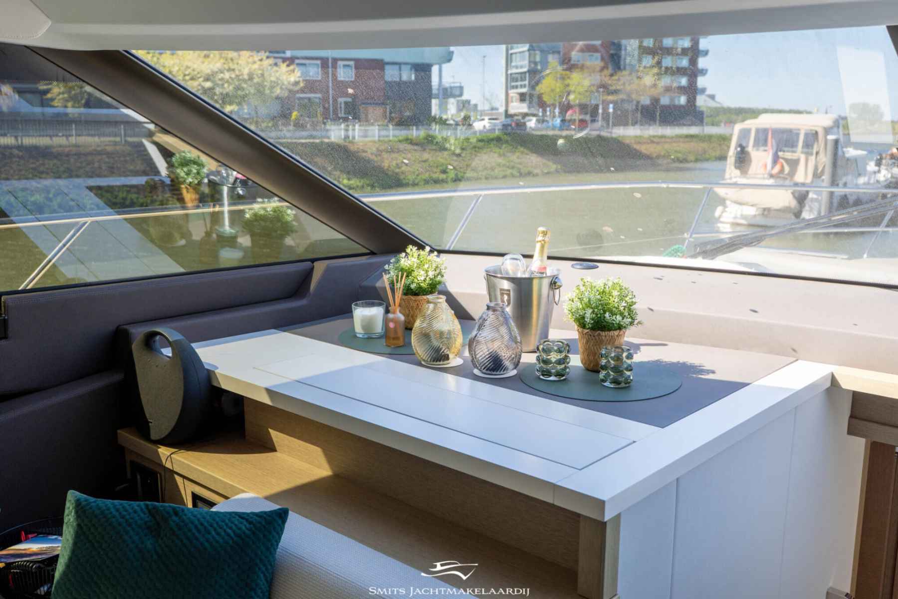 Motorboot Prestige 590 Flybridge
