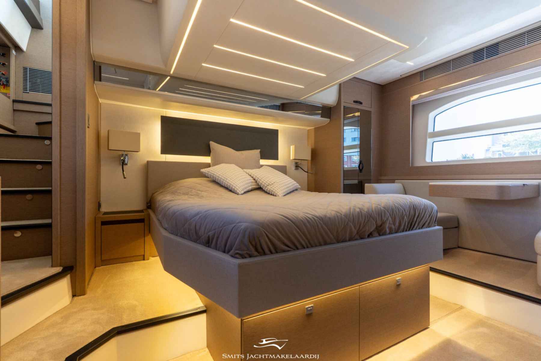 Motorboot Prestige 590 Flybridge