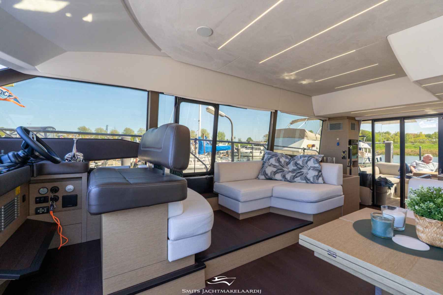 Motorboot Prestige 590 Flybridge