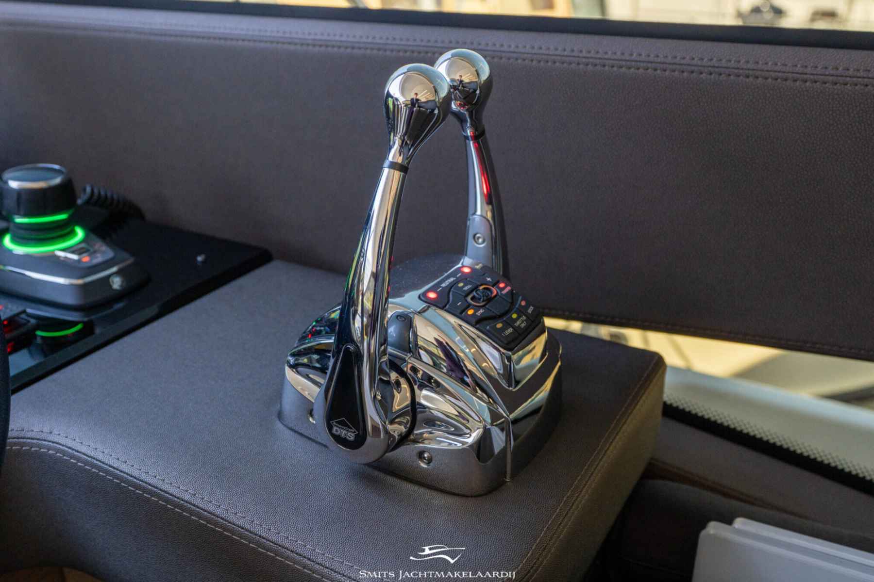 Motorboot Prestige 590 Flybridge