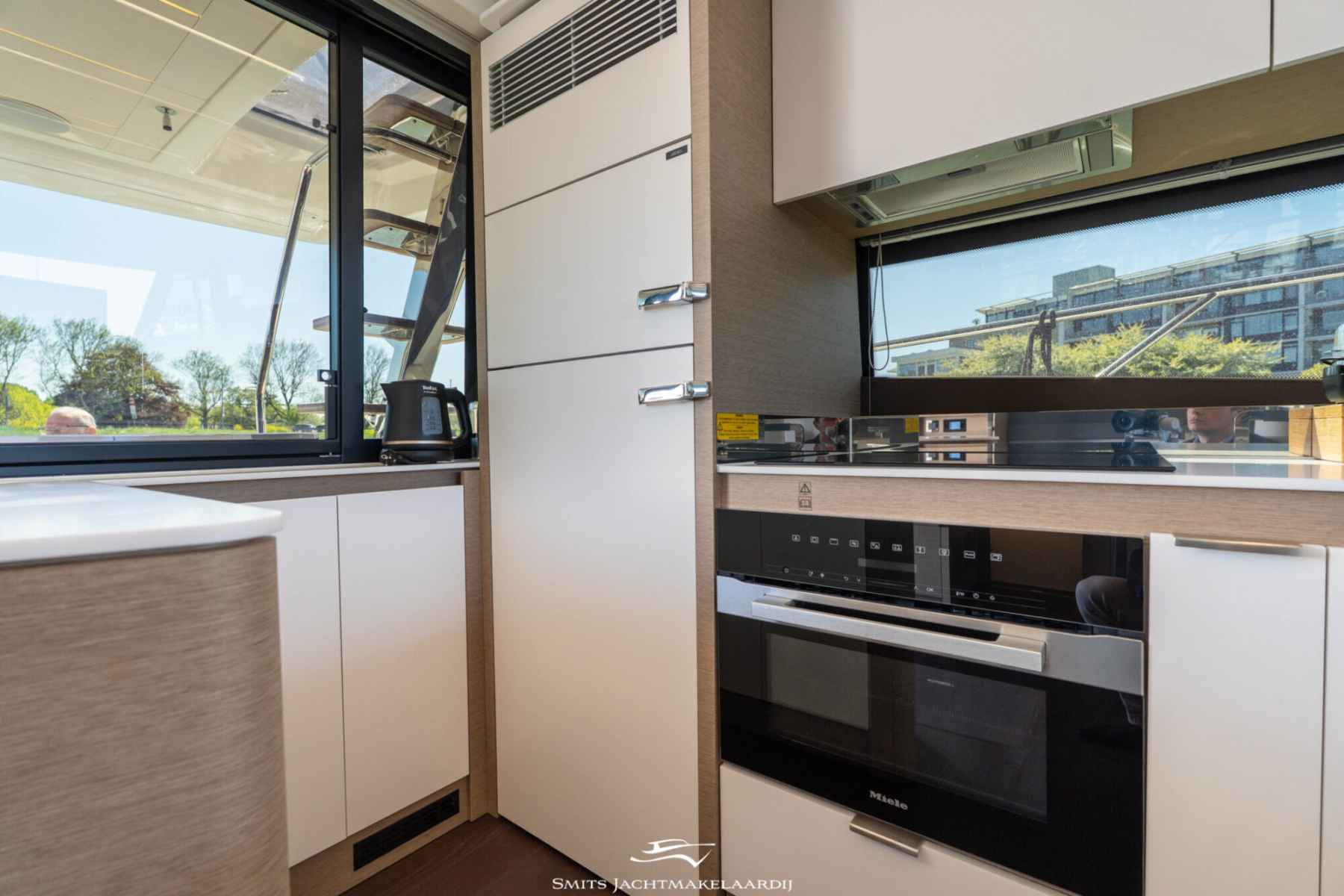 Motorboot Prestige 590 Flybridge
