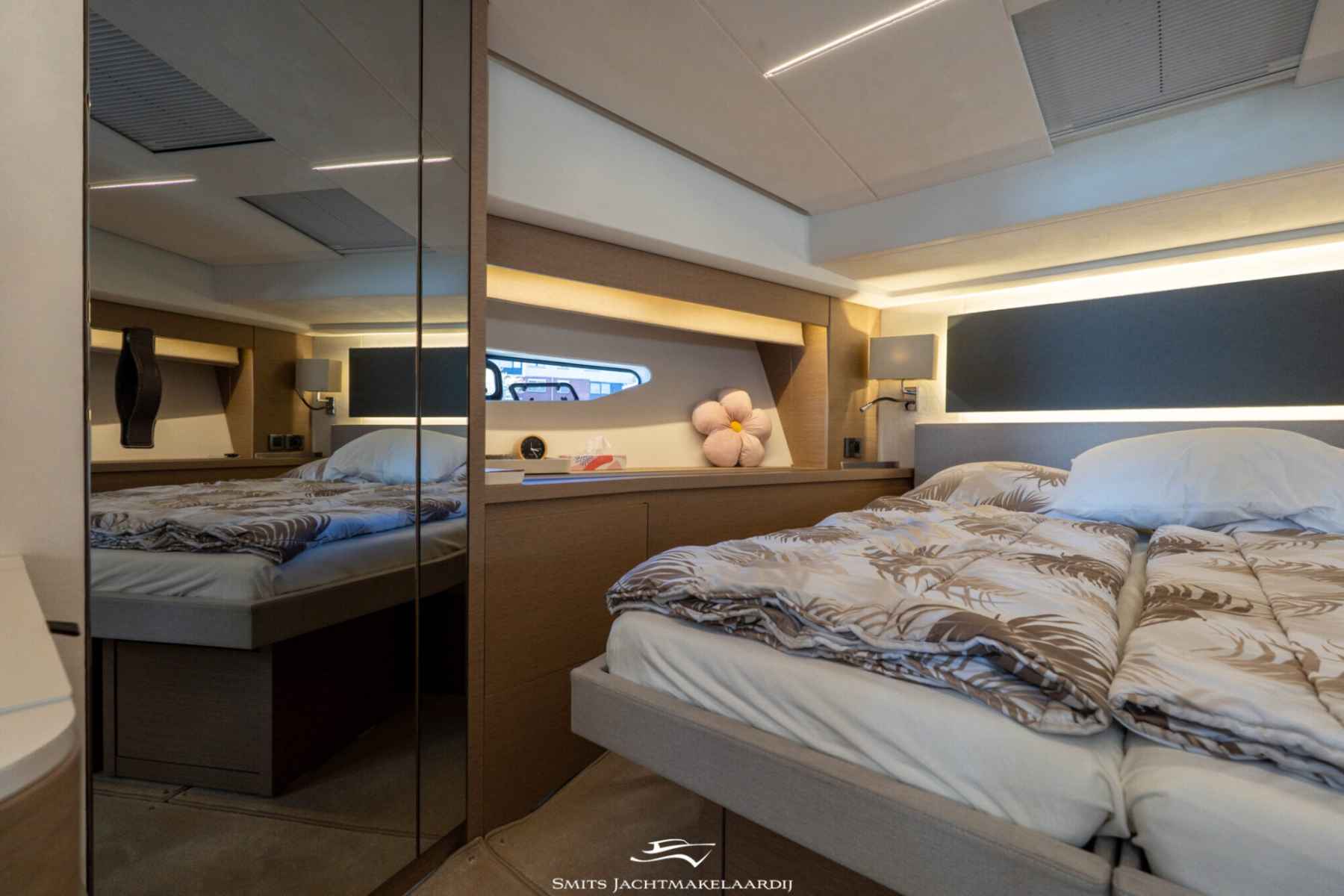 Motorboot Prestige 590 Flybridge