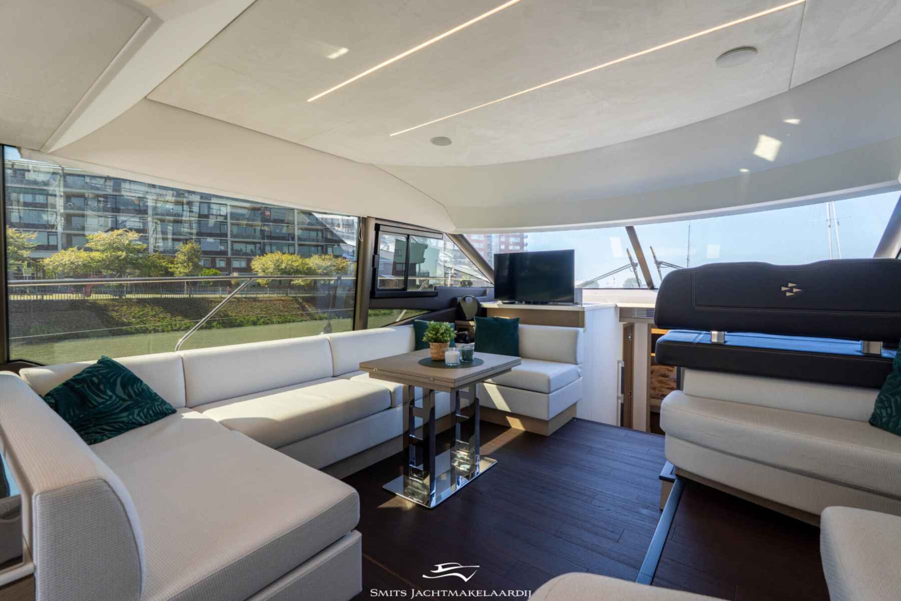 Motorboot Prestige 590 Flybridge