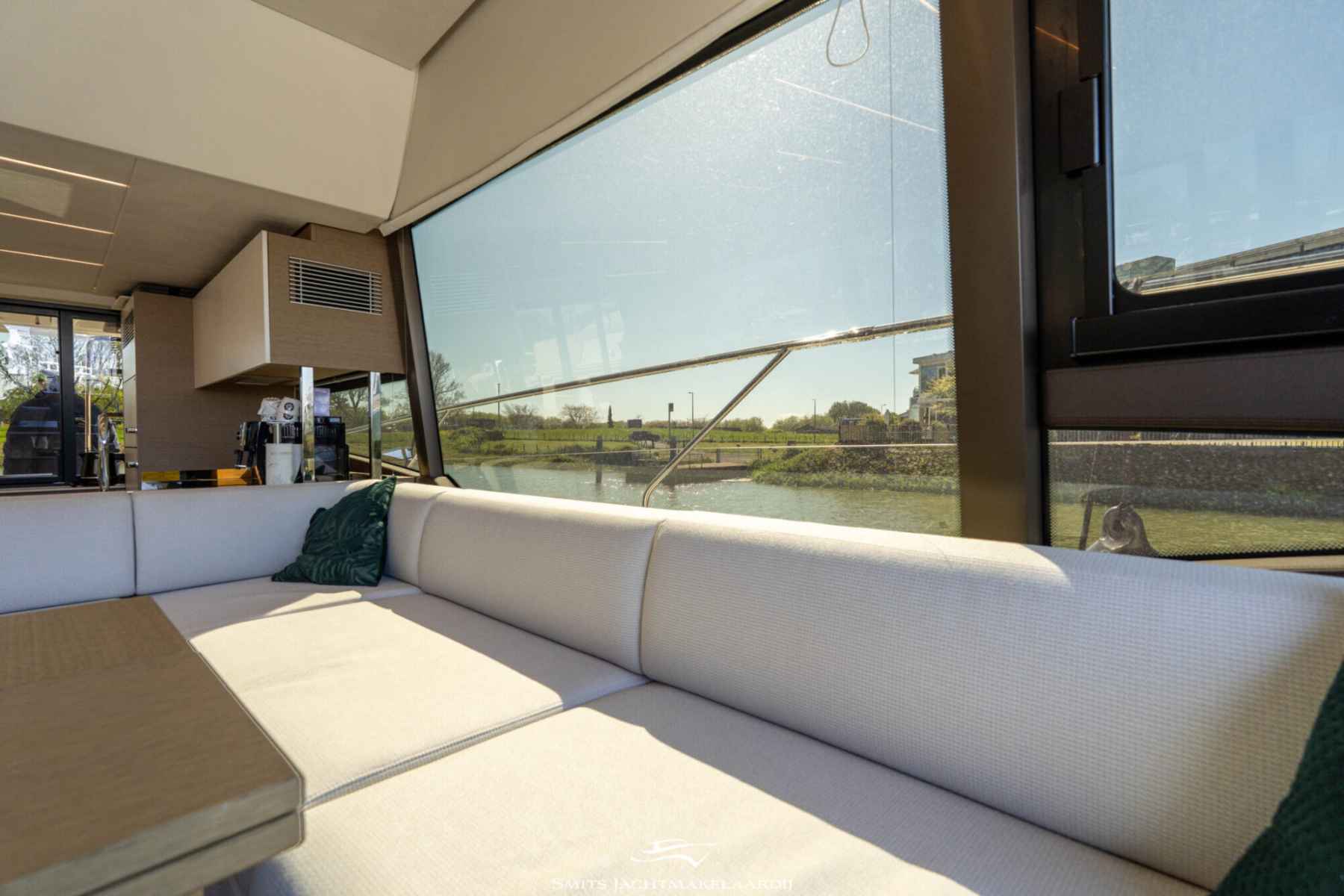 Motorboot Prestige 590 Flybridge