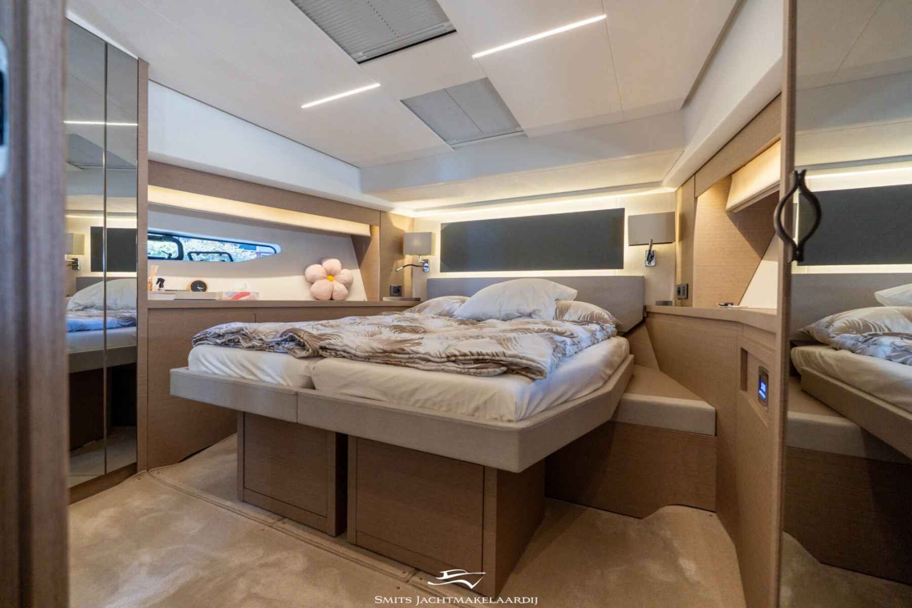 Motorboot Prestige 590 Flybridge