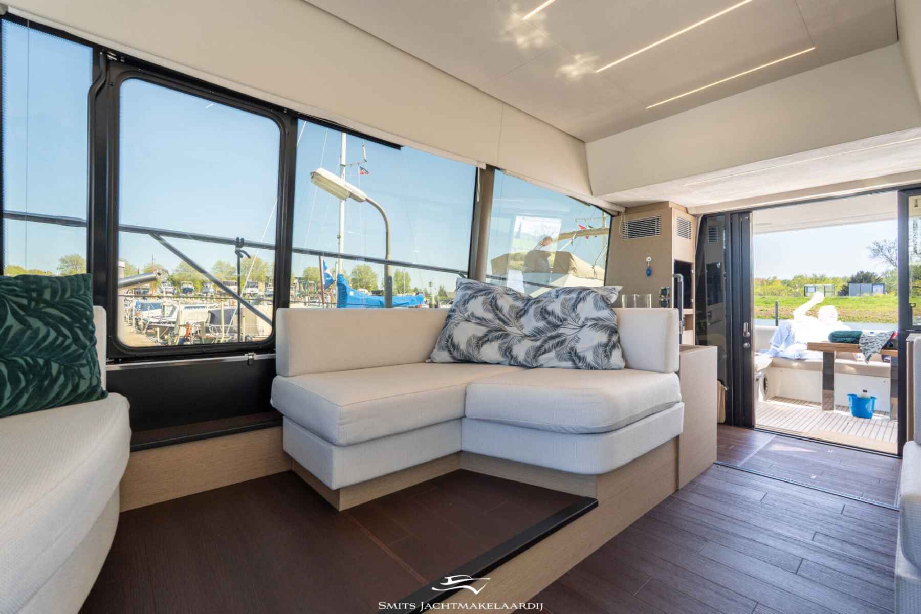 Motorboot Prestige 590 Flybridge