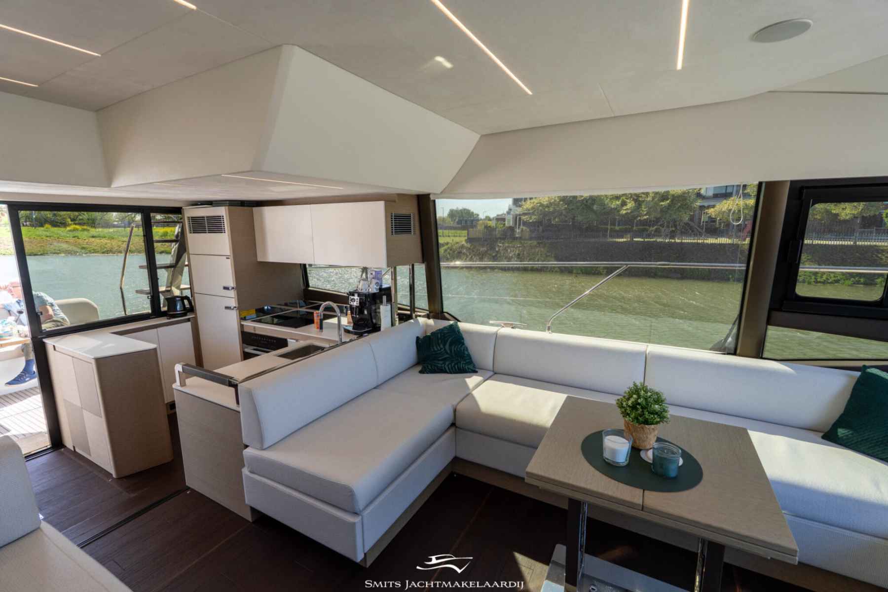 Motorboot Prestige 590 Flybridge