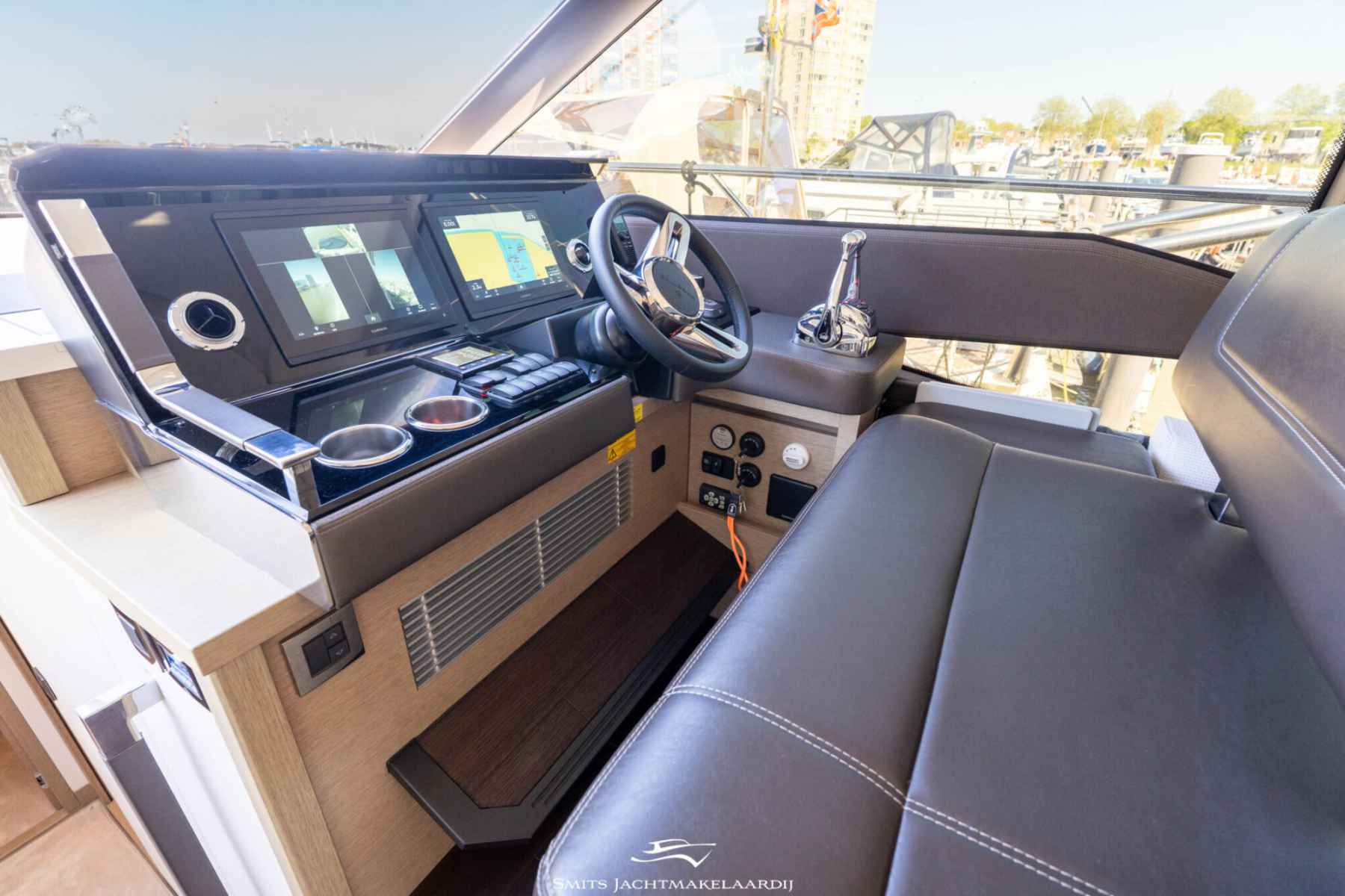 Motorboot Prestige 590 Flybridge