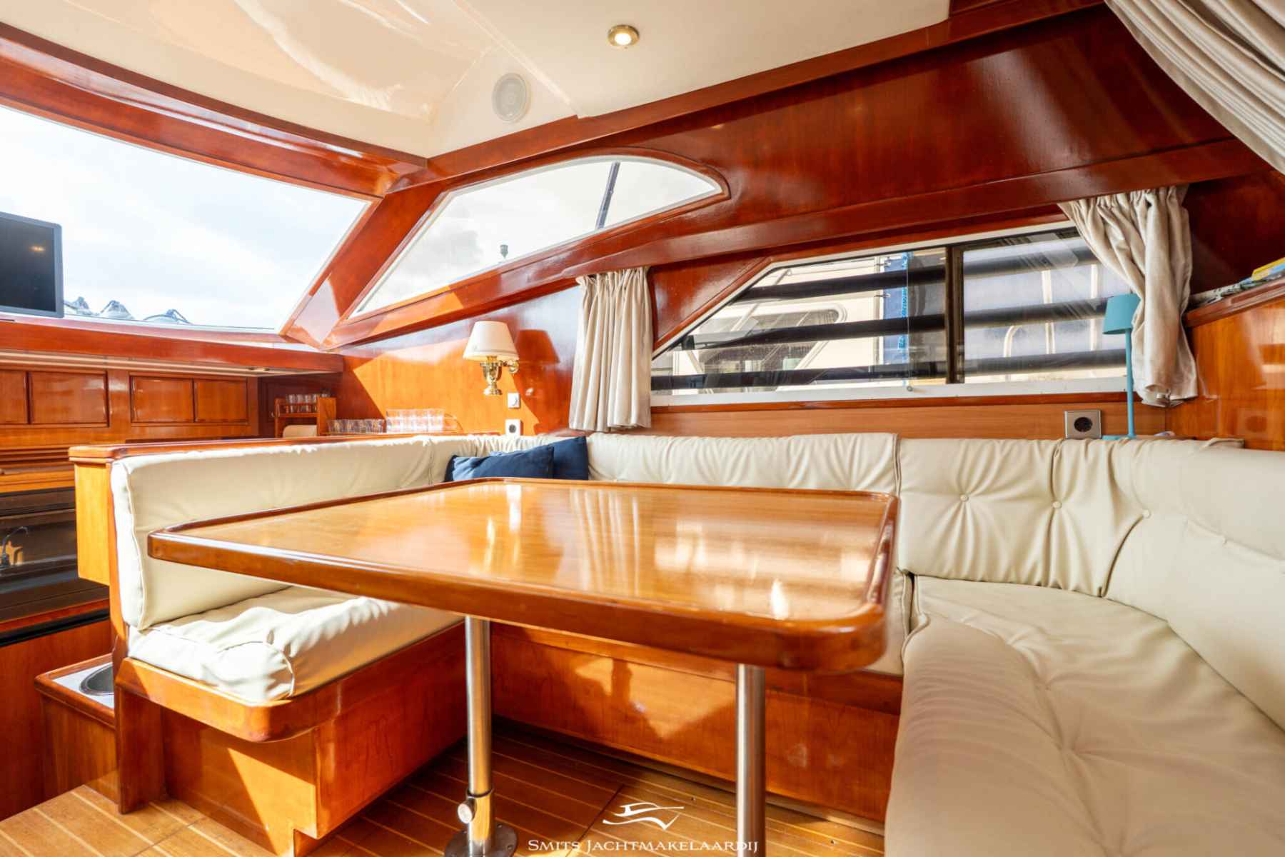 Motorboot Astor 37 Flybridge