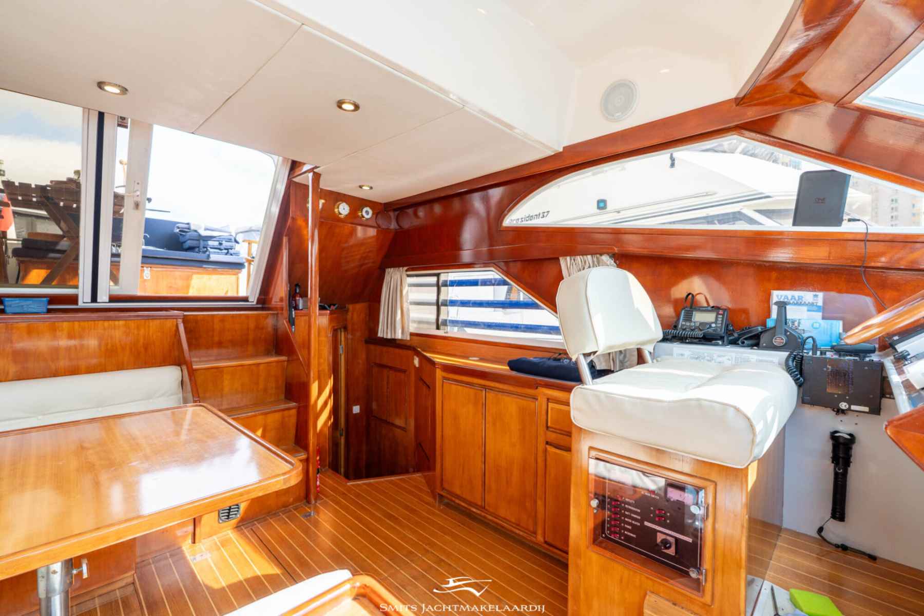 Motorboot Astor 37 Flybridge