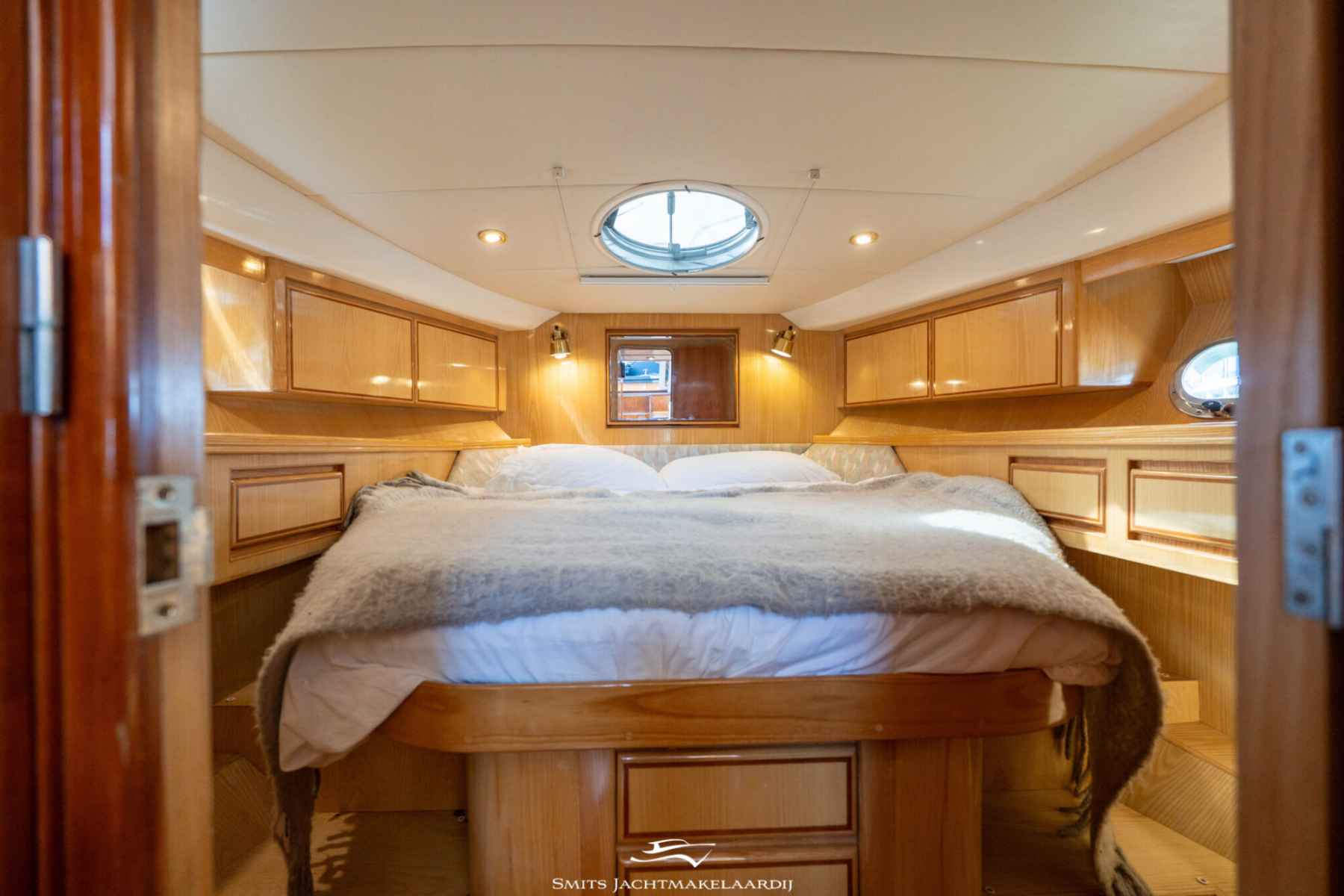 Motorboot Astor 37 Flybridge