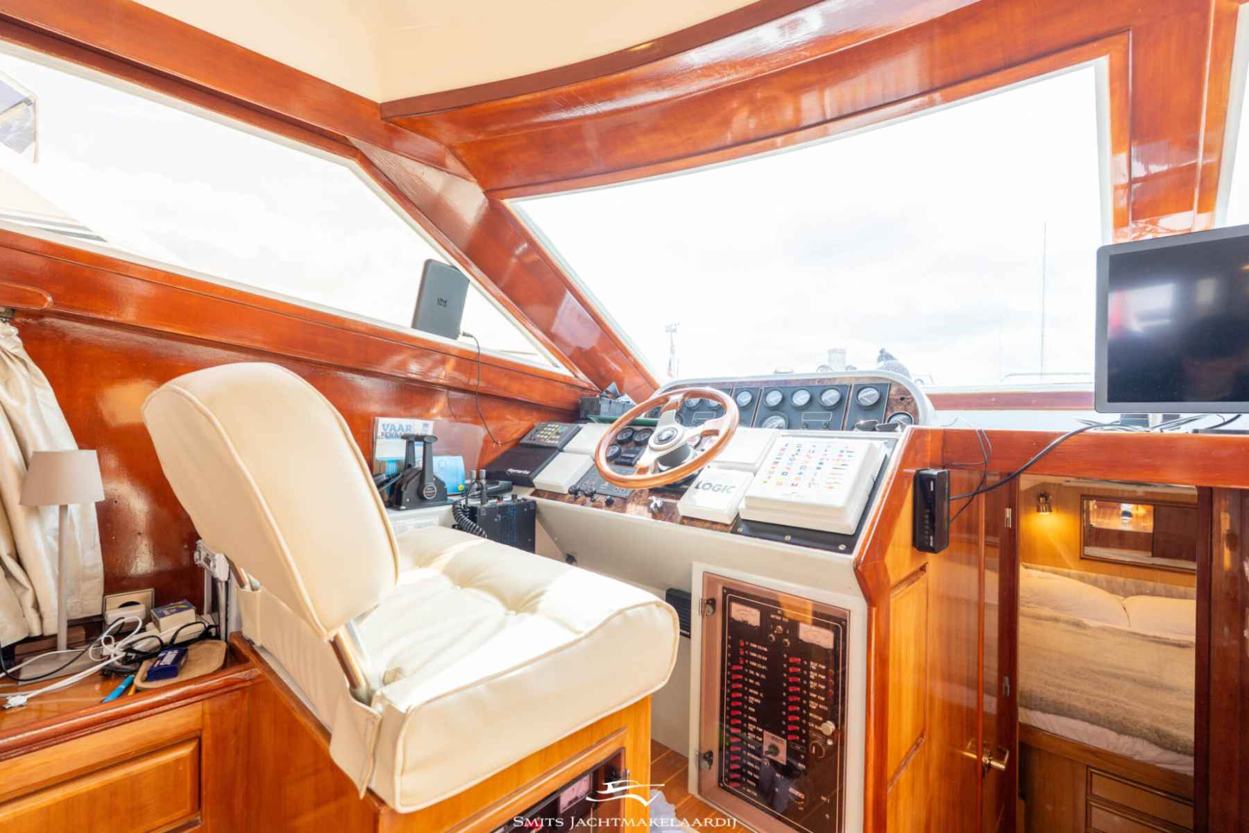 Motorboot Astor 37 Flybridge