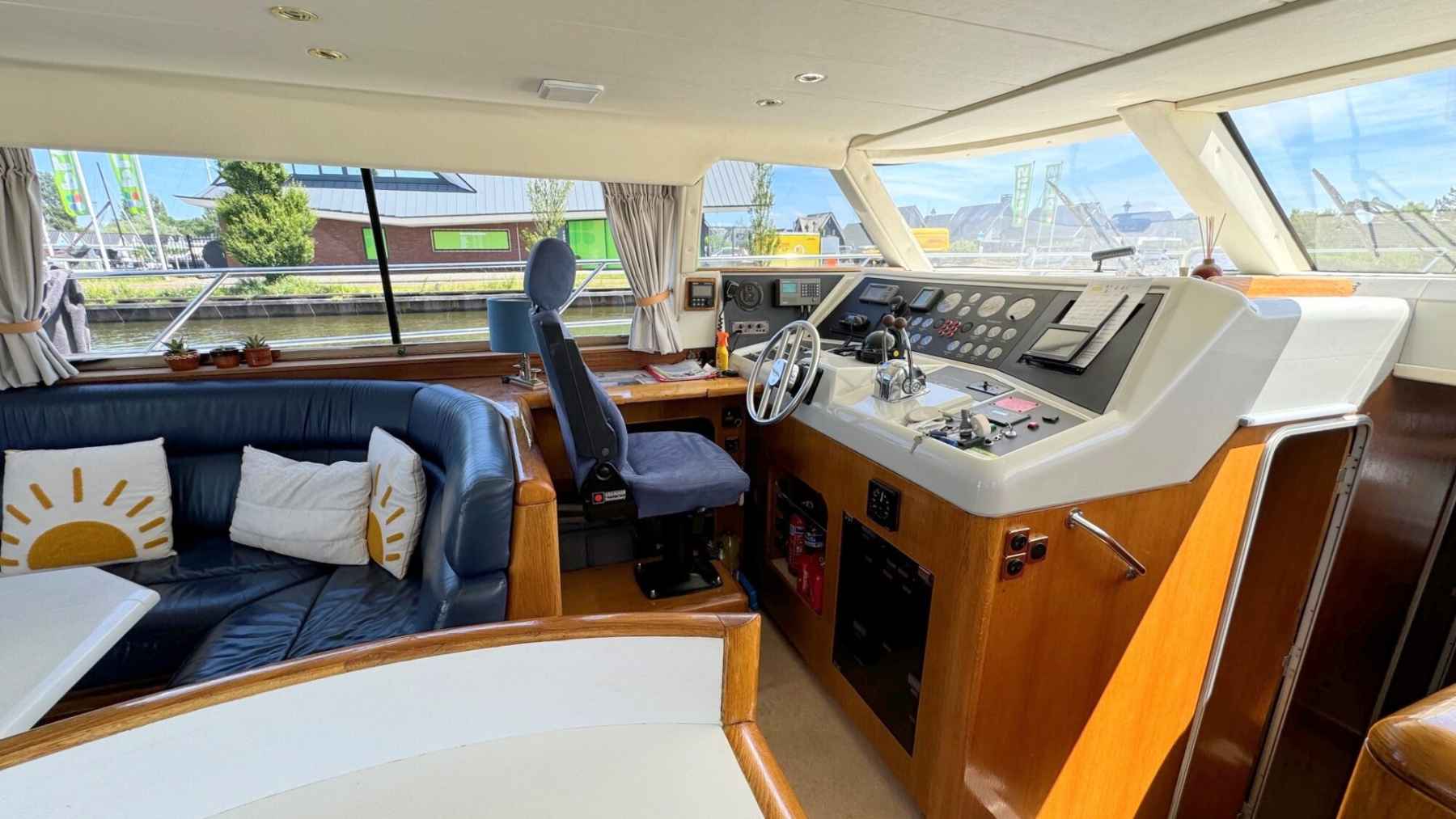 Motorboot Whitewater Wolfe 46 Flybridge