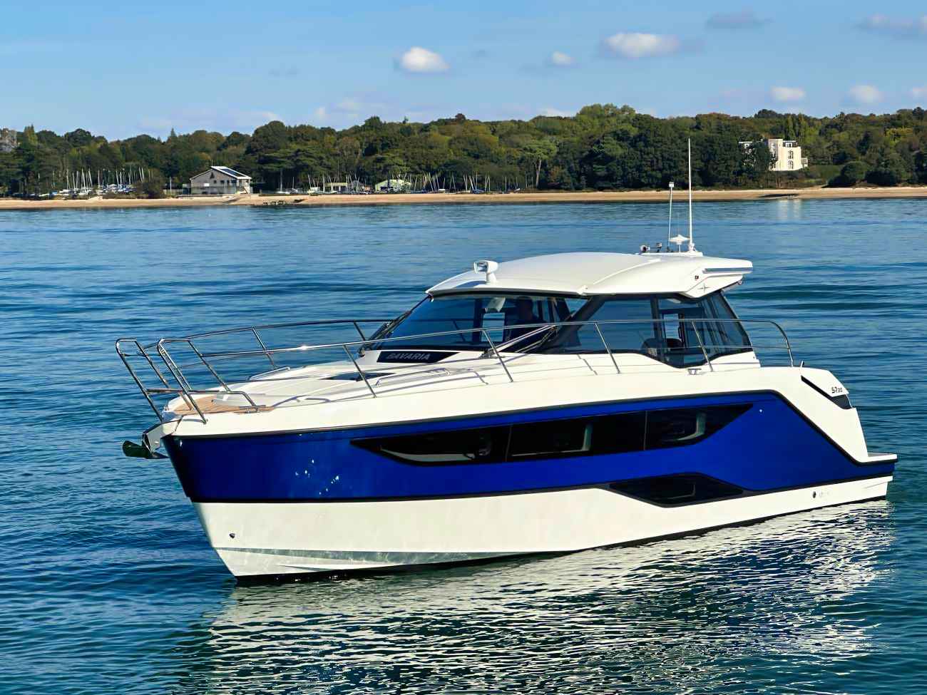 Motorboot Bavaria SR 35 Hardtop