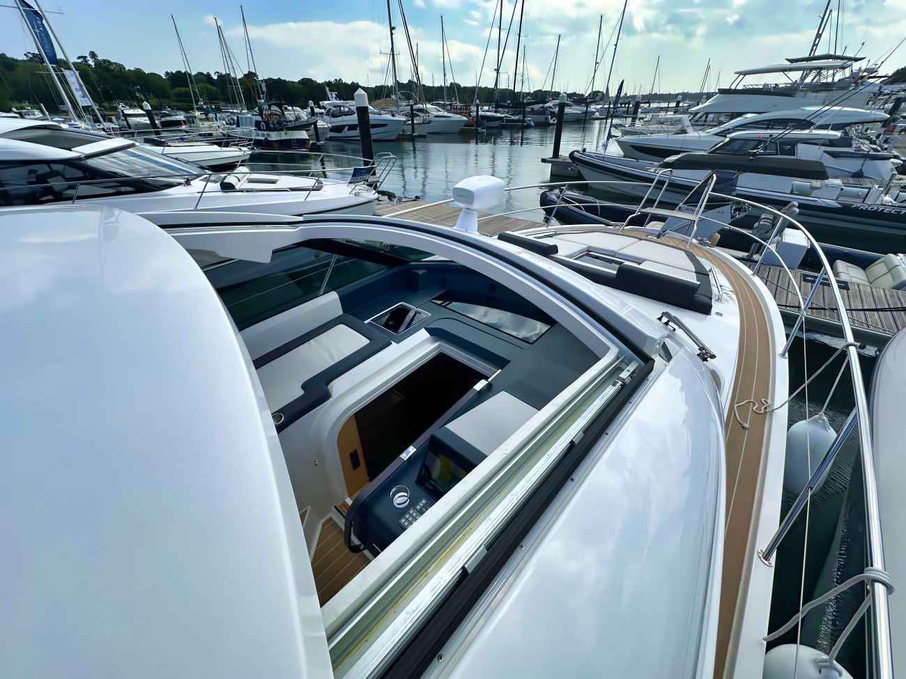 Motorboot Bavaria SR 35 Hardtop