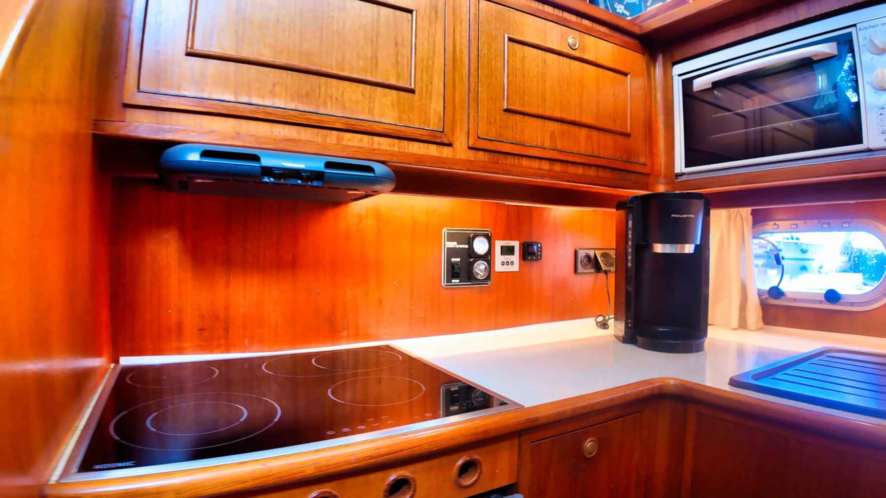 Motorboot Neptunus 138 / 46 Flybridge Sedan