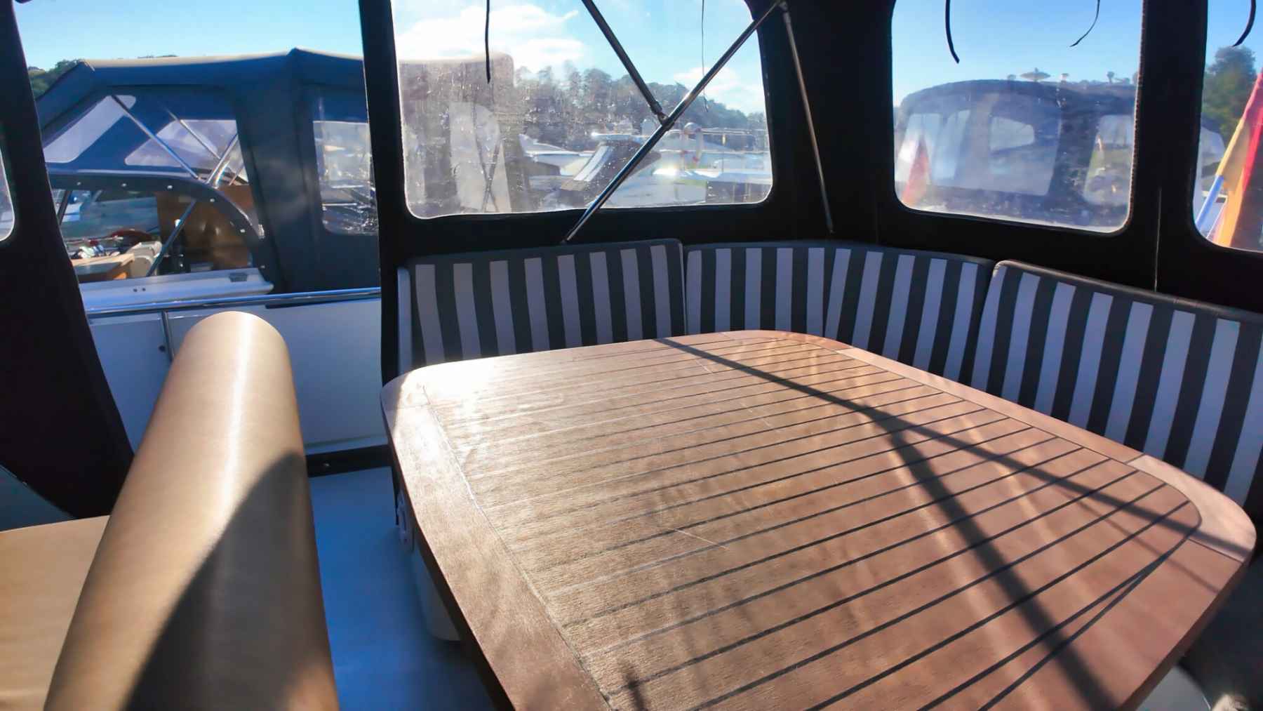 Motorboot Aventura 43 AK Cabrio