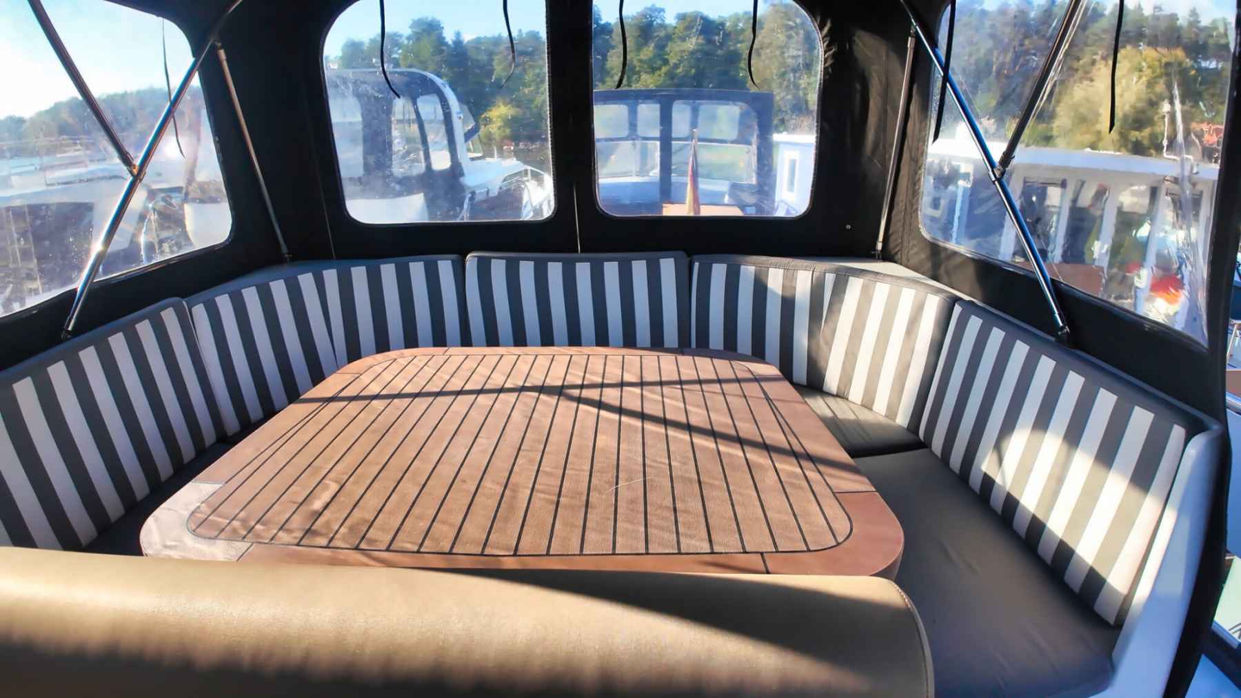 Motorboot Aventura 43 AK Cabrio
