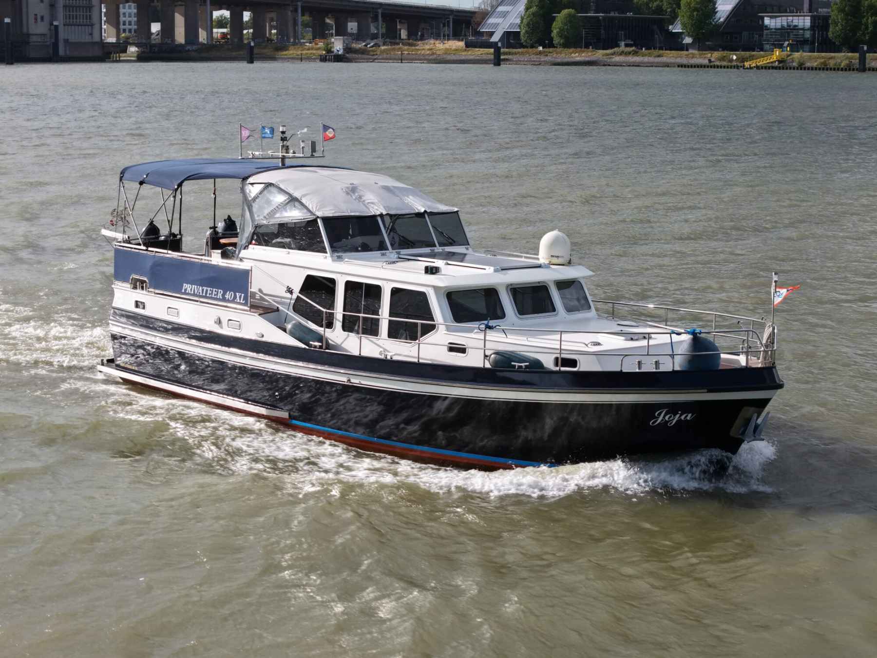 Motorboot Privateer 40 XL Cabrio