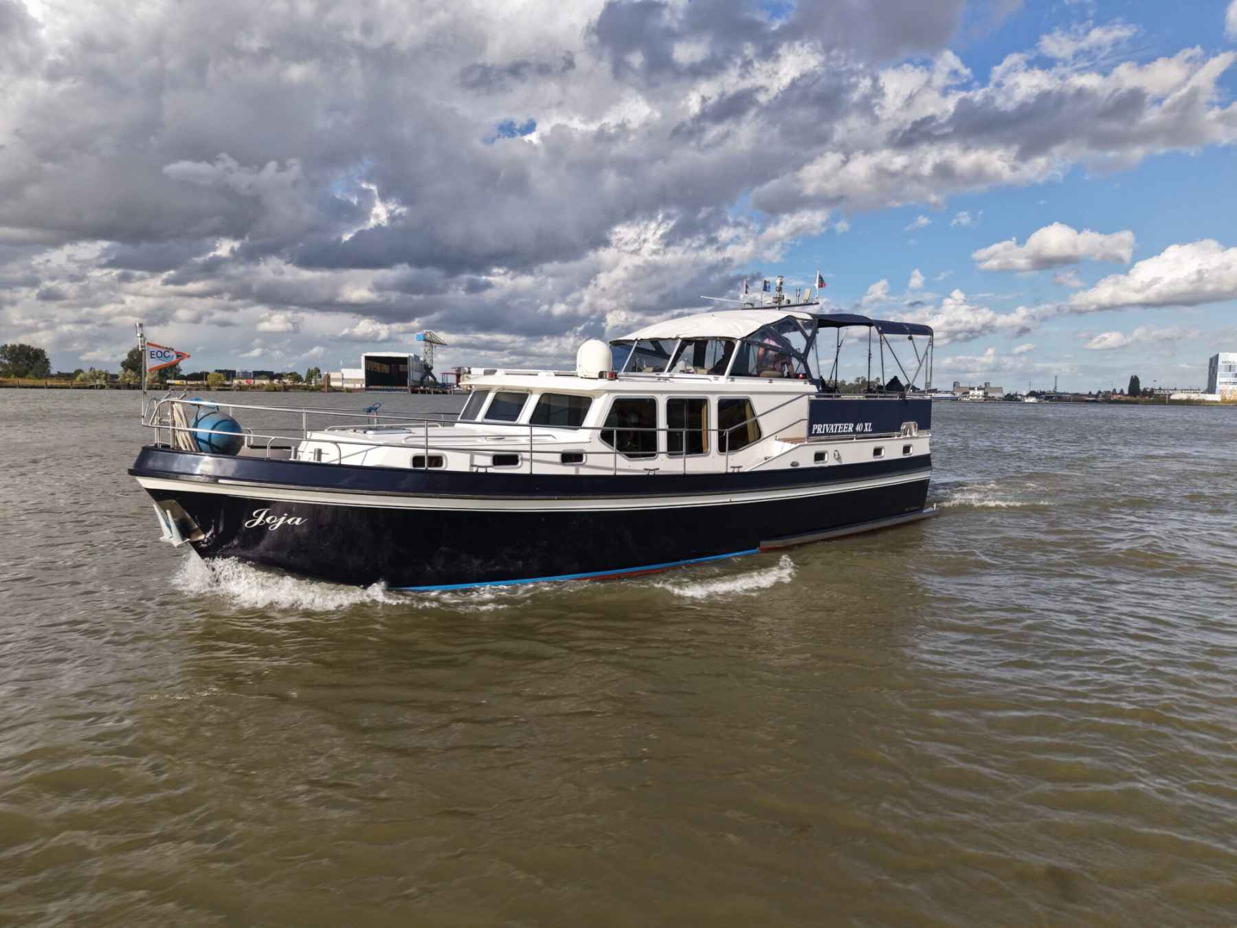 Motorboot Privateer 40 XL Cabrio