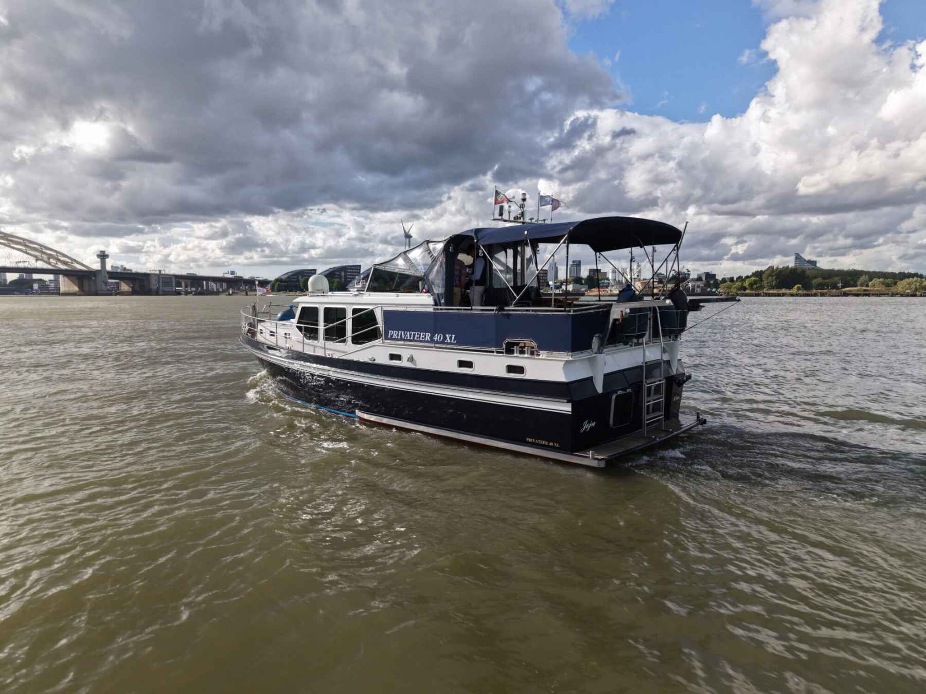Motorboot Privateer 40 XL Cabrio