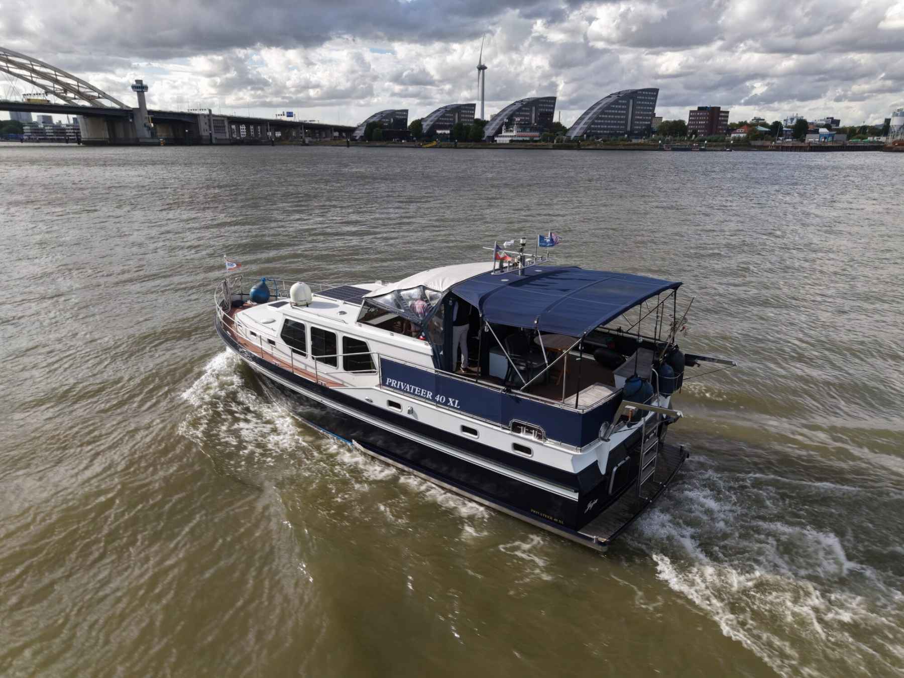 Motorboot Privateer 40 XL Cabrio